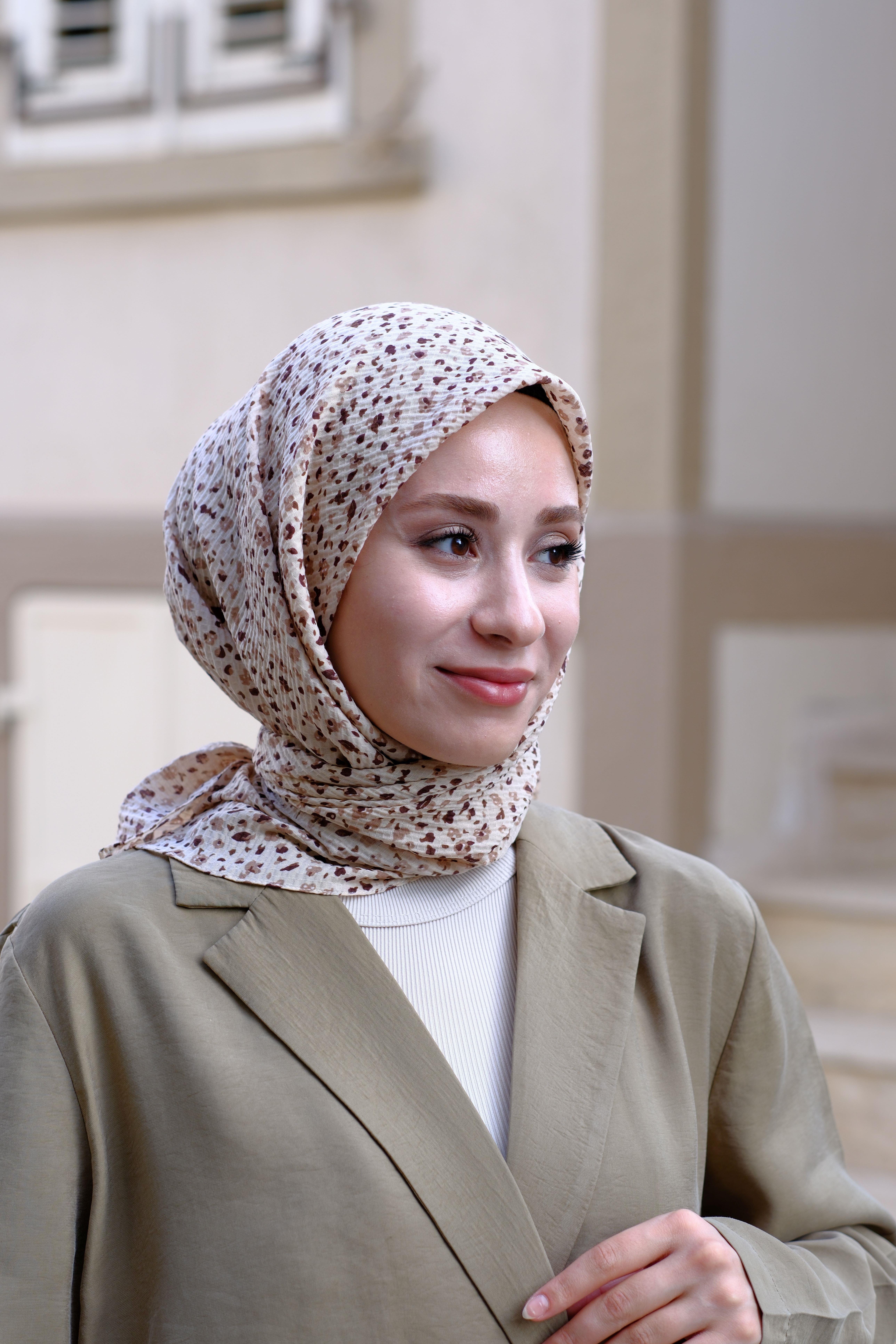 Çiçek Desenli Bürümcük Eşarp Bej