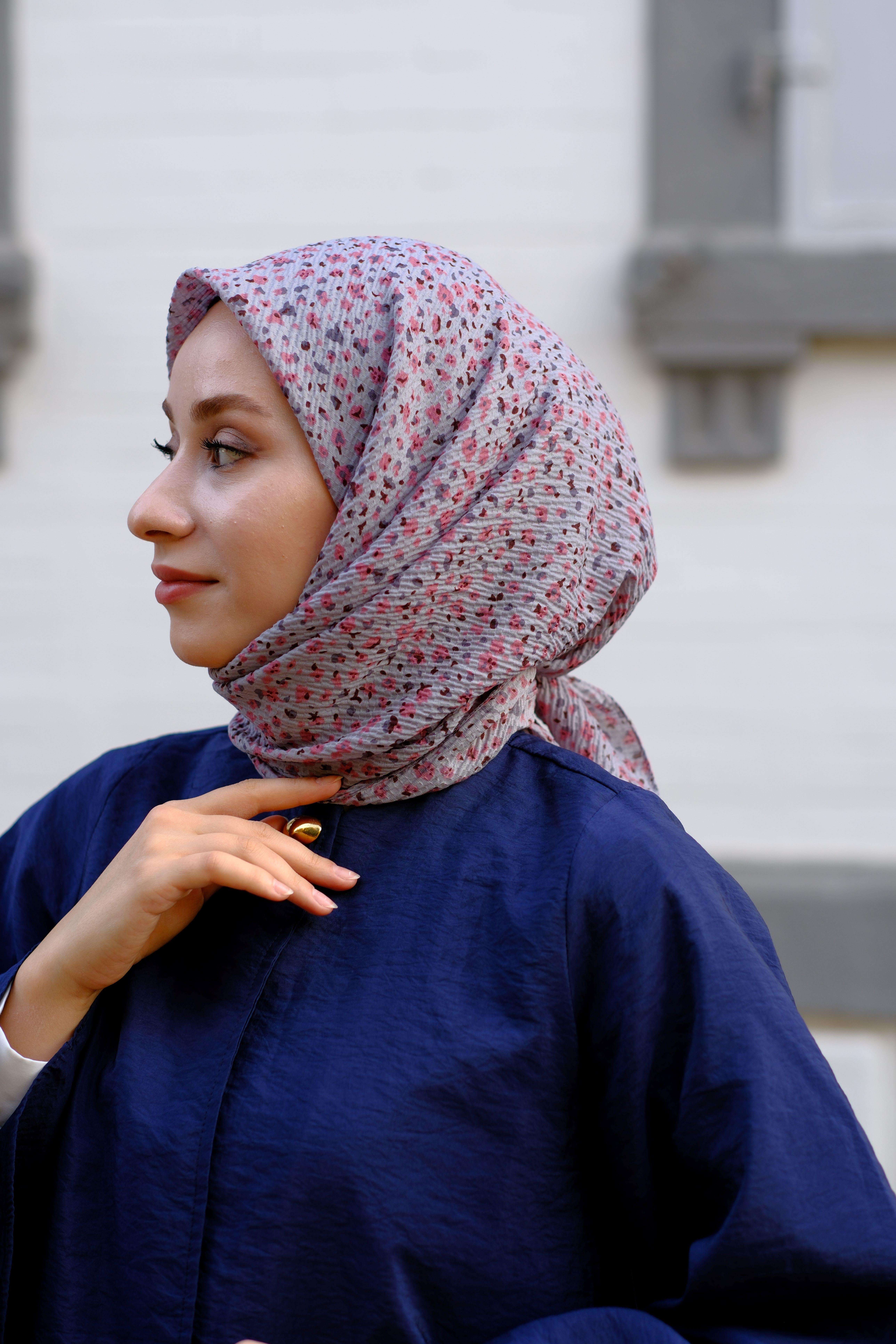 Çiçek Desenli Bürümcük Eşarp Gri 