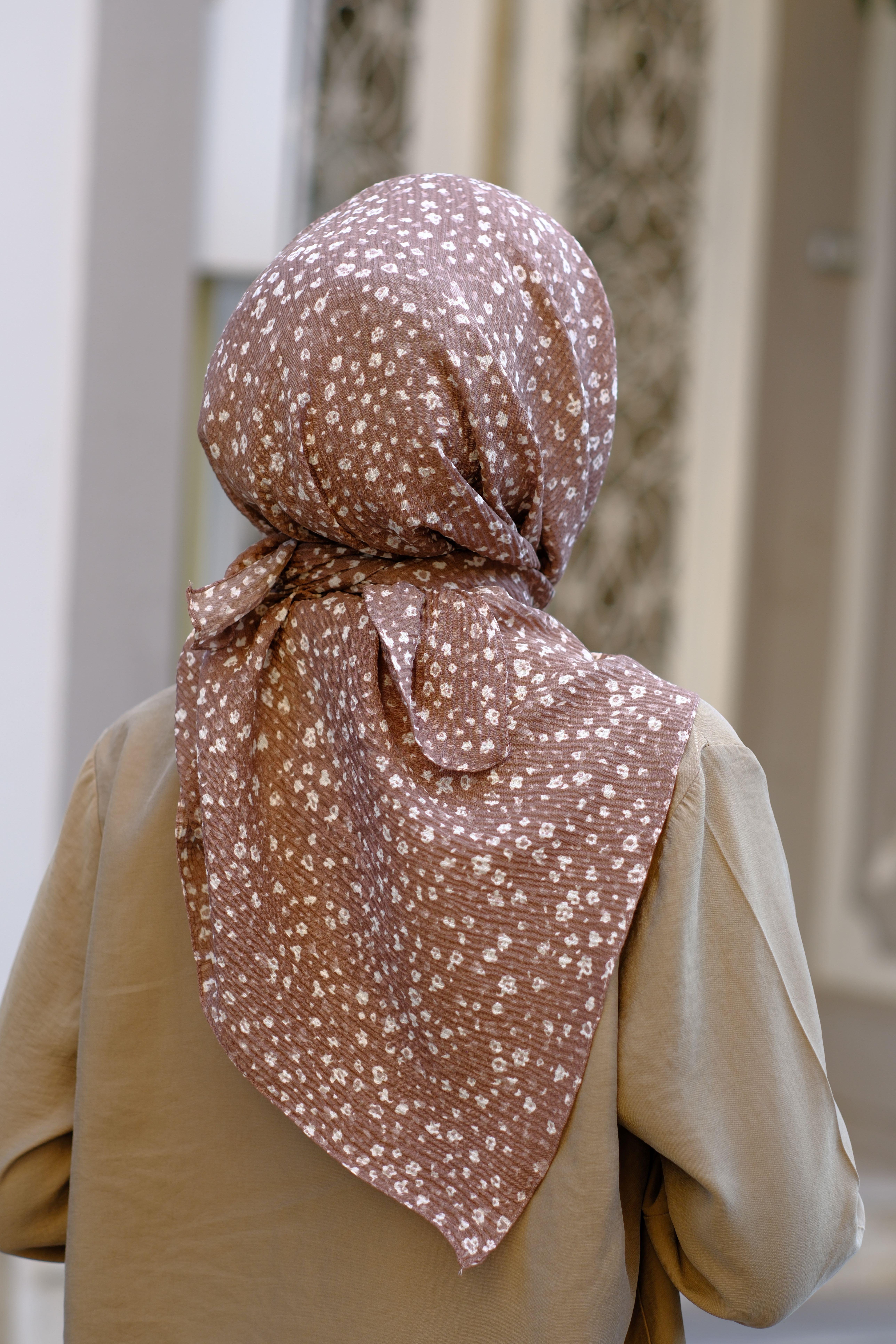 Çiçek Desenli Bürümcük Eşarp Koyu Vizon