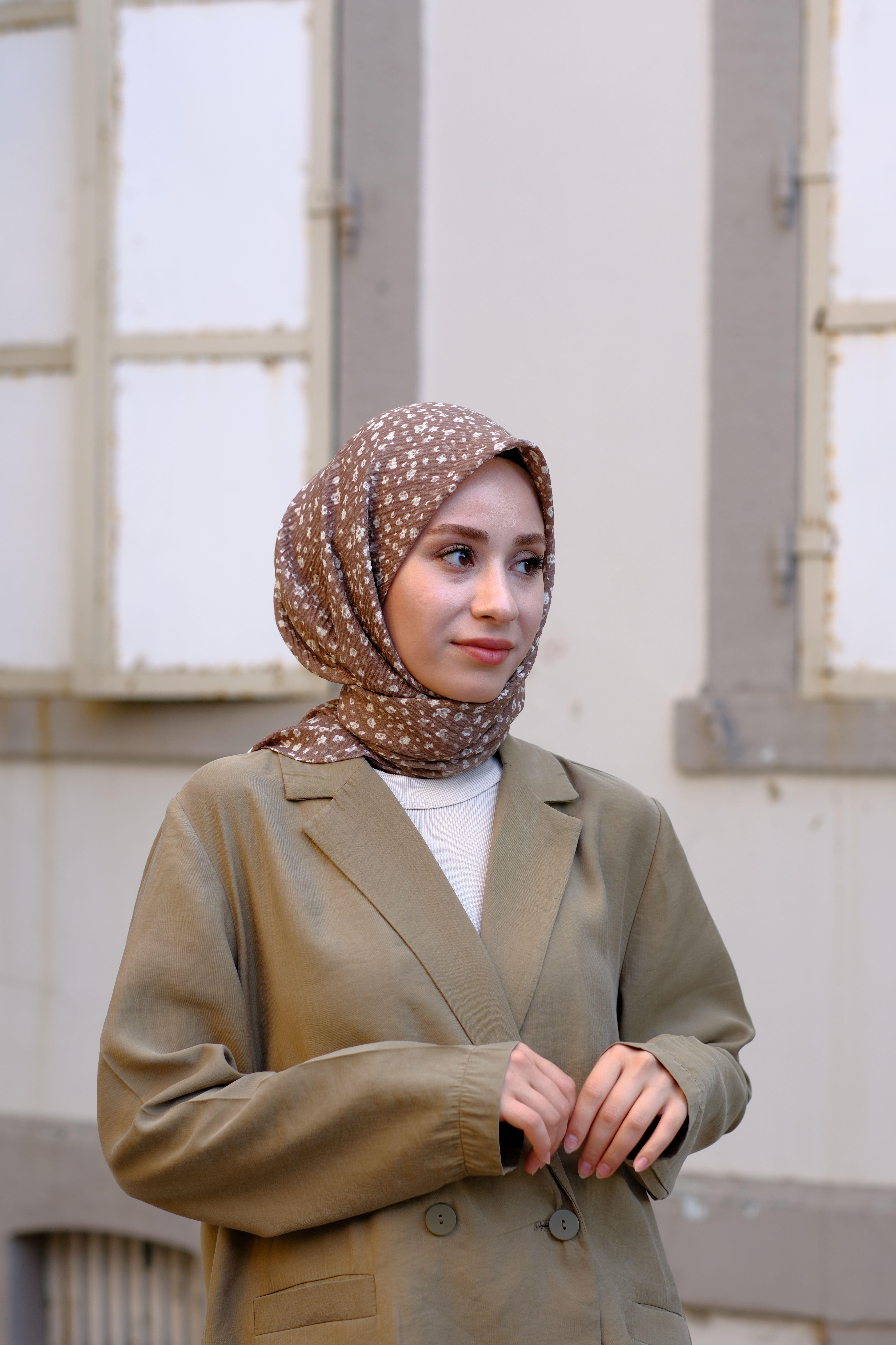 Çiçek Desenli Bürümcük Eşarp Koyu Vizon