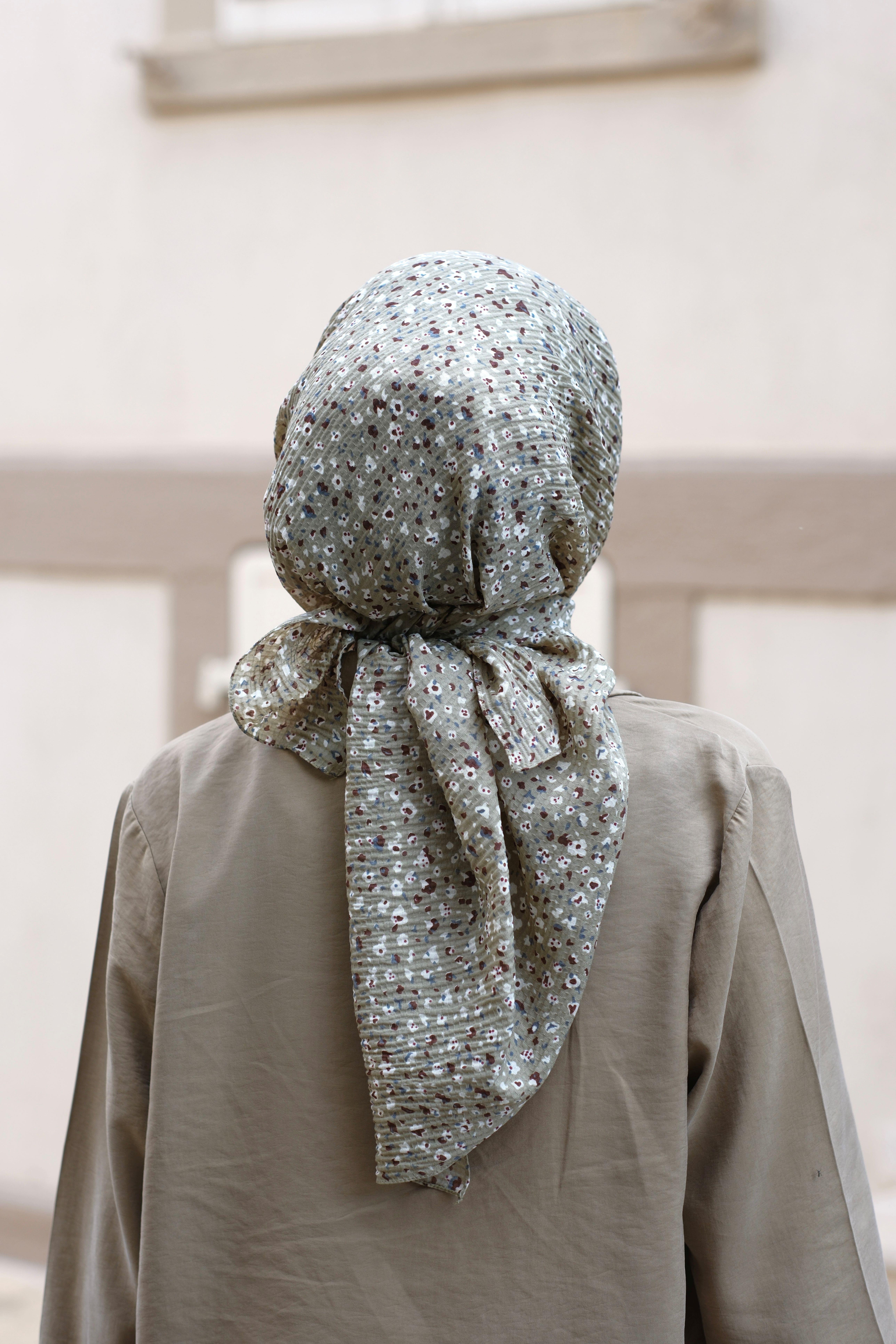 Çiçek Desenli Bürümcük Eşarp Yeşil