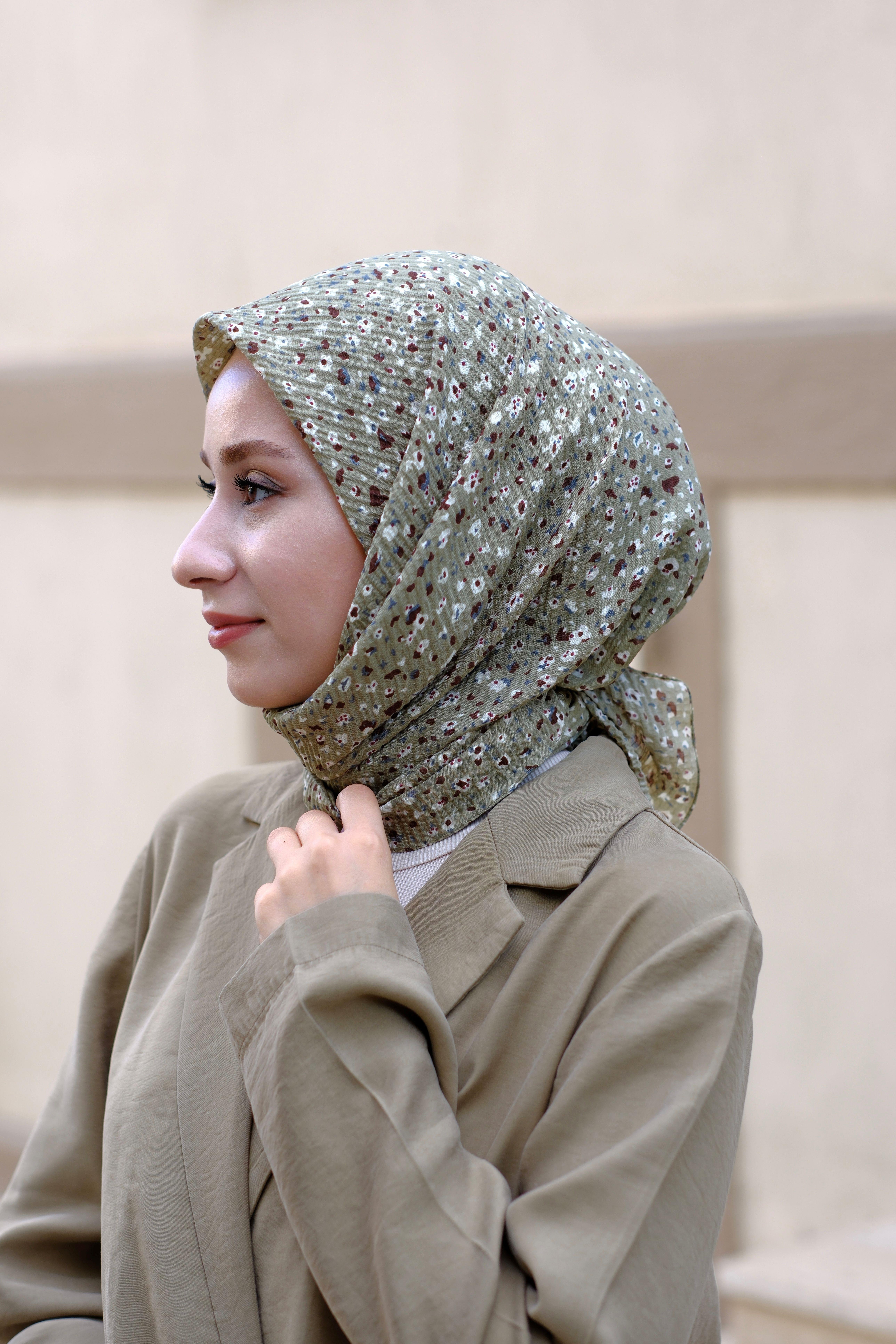 Çiçek Desenli Bürümcük Eşarp Yeşil