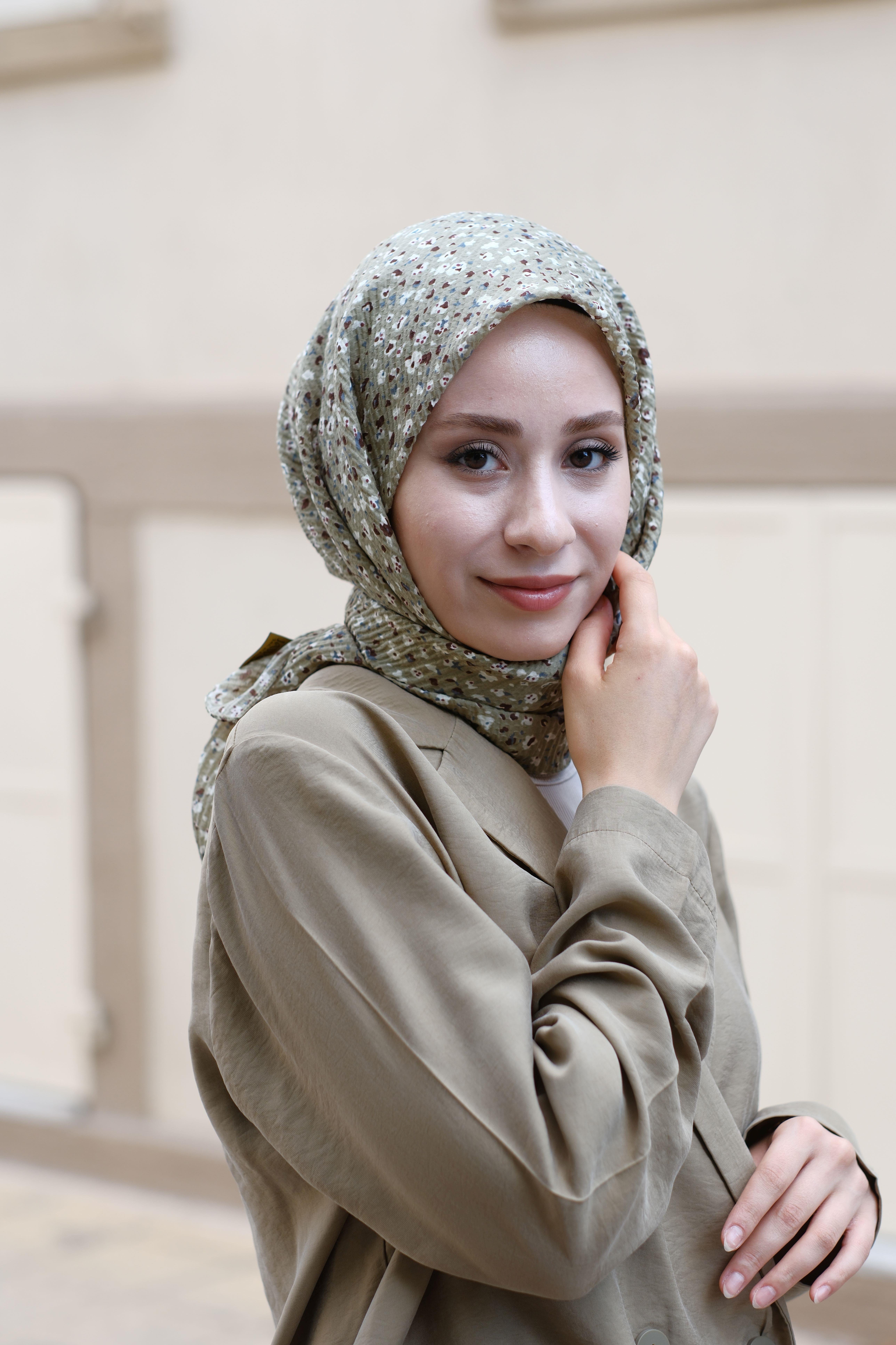 Çiçek Desenli Bürümcük Eşarp Yeşil