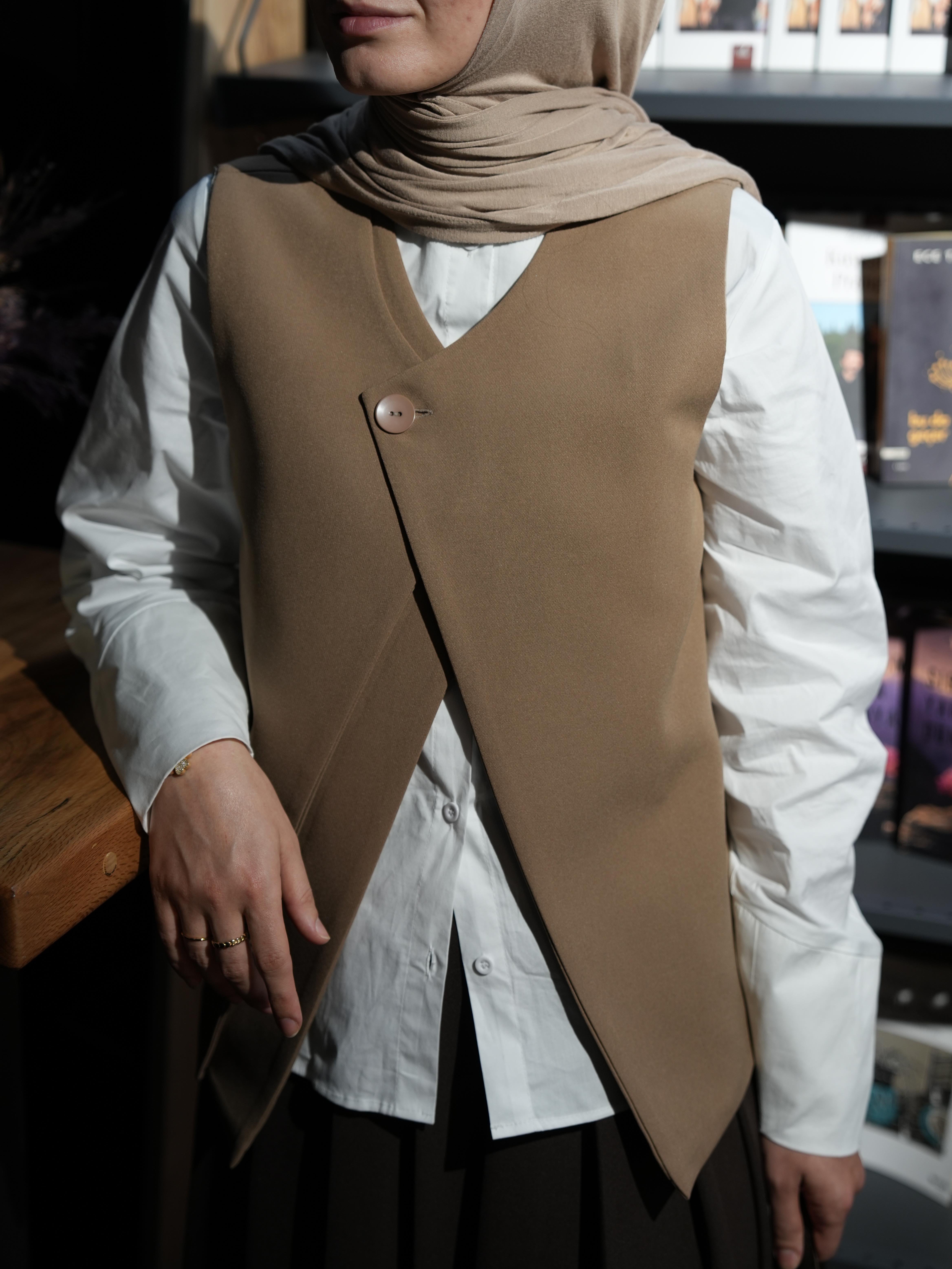 Çift Kat Yelek Koyu Bej