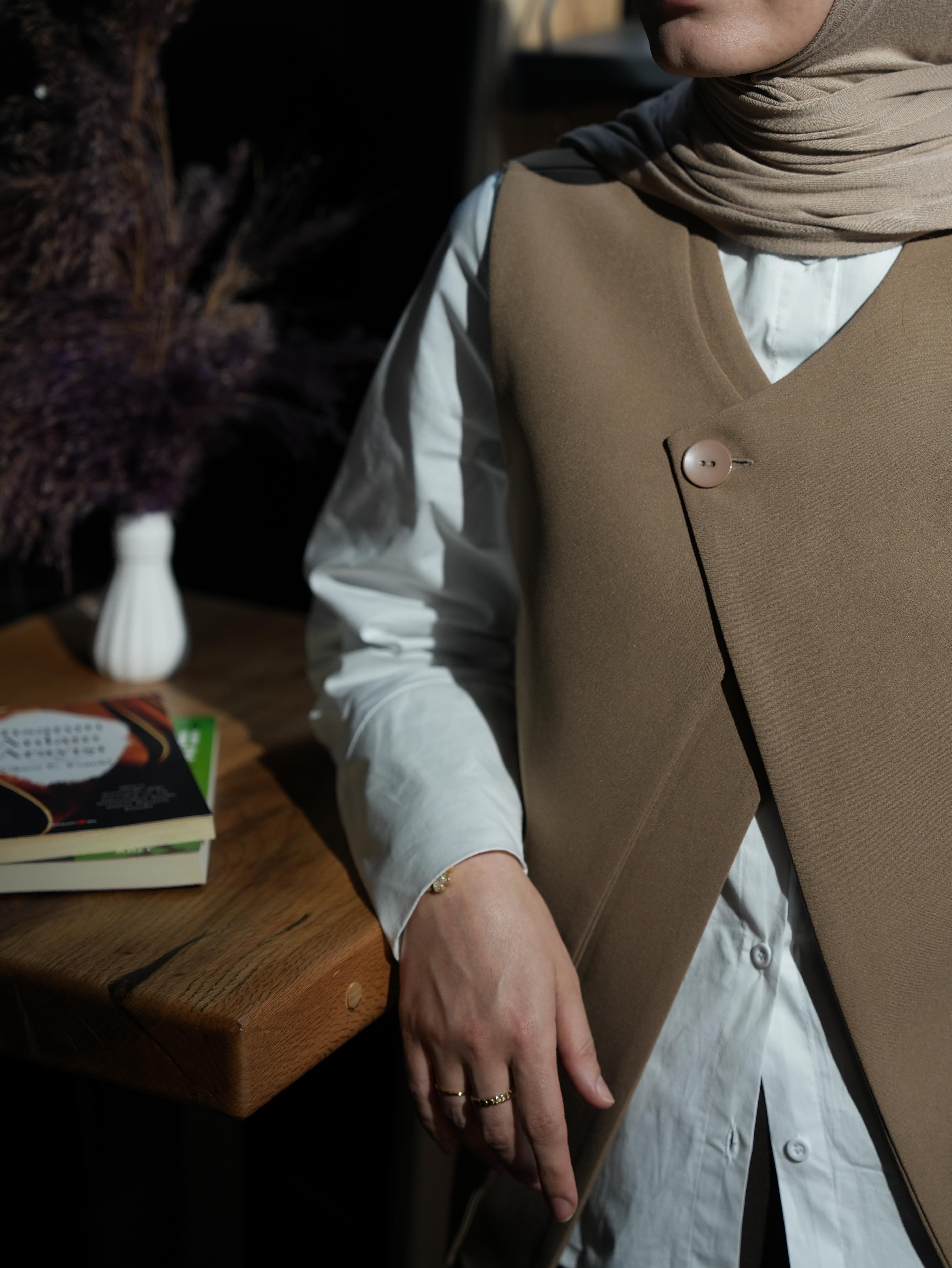 Çift Kat Yelek Koyu Bej