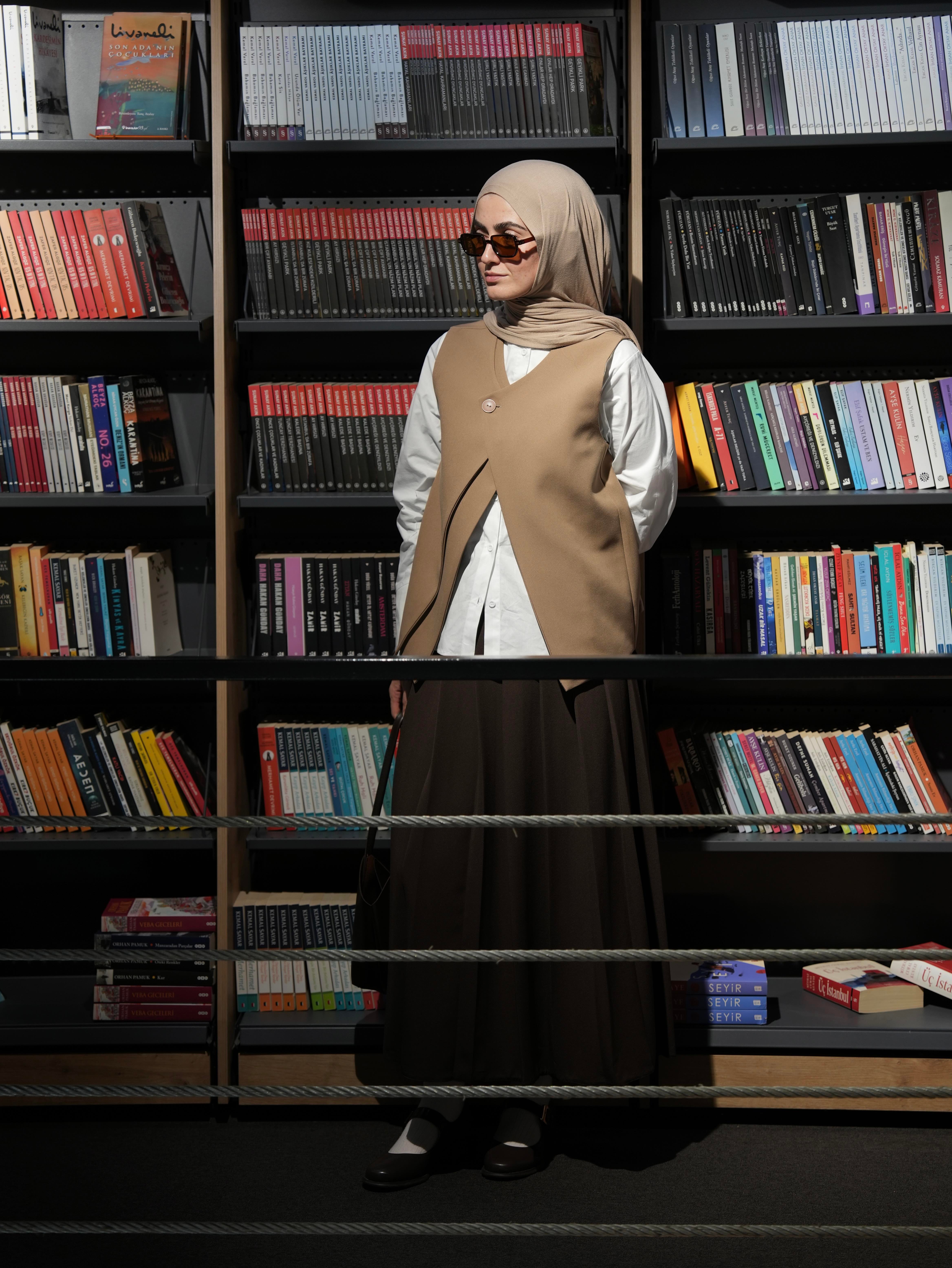 Çift Kat Yelek Koyu Bej