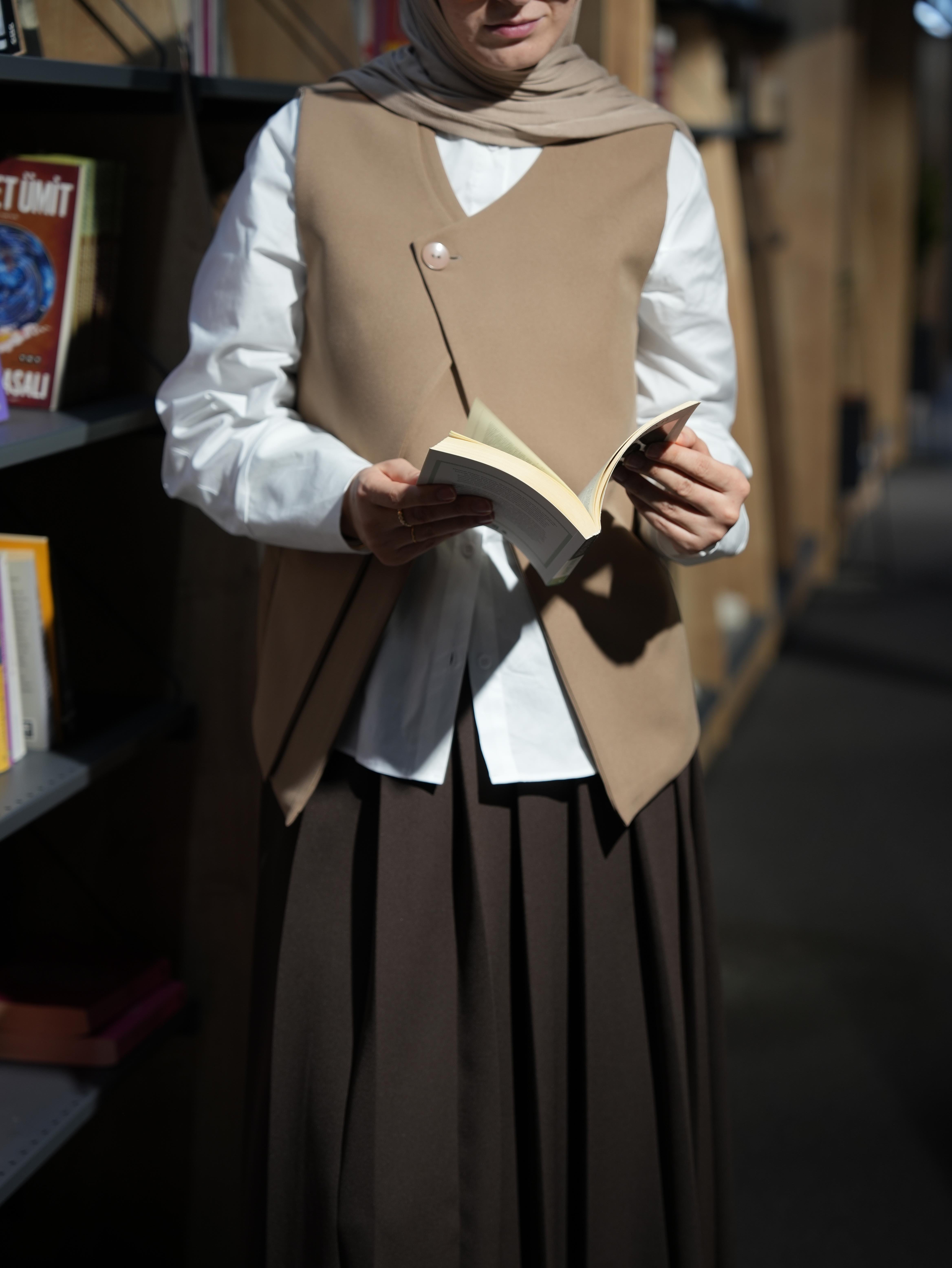 Çift Kat Yelek Koyu Bej