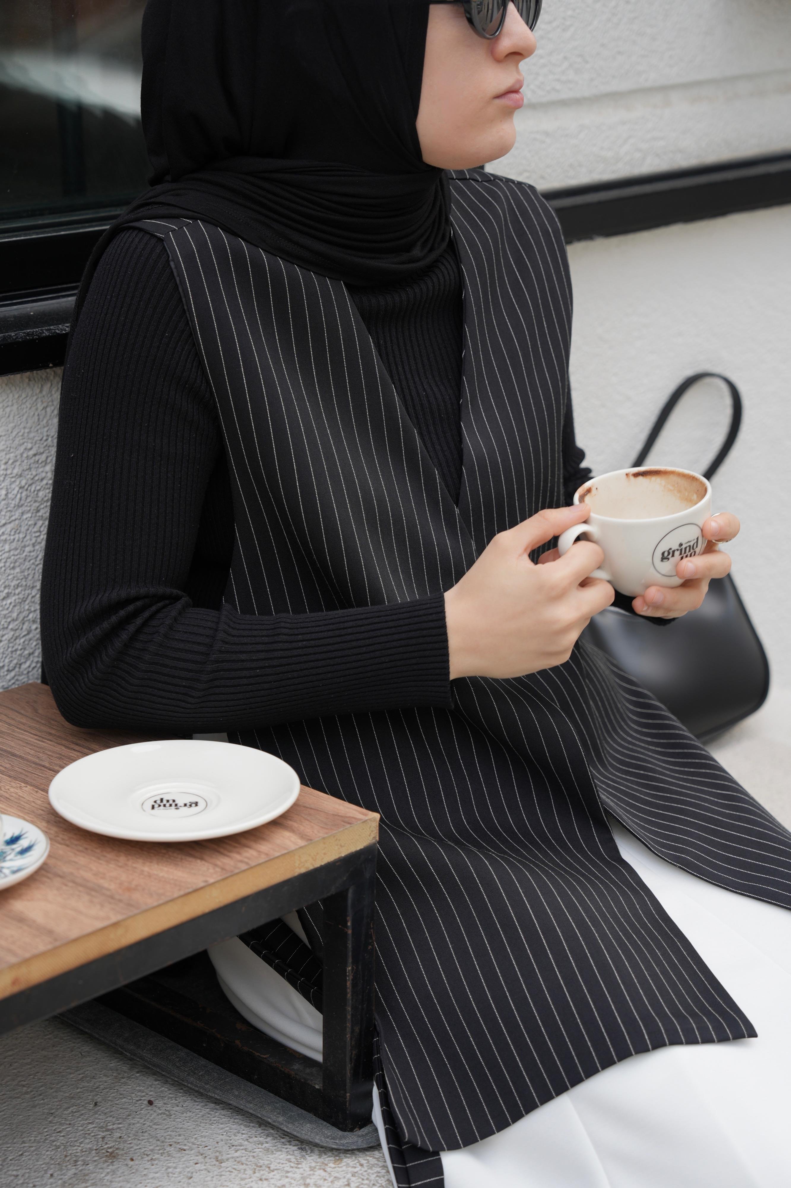 Çizgili Bağlamalı Yelek Siyah