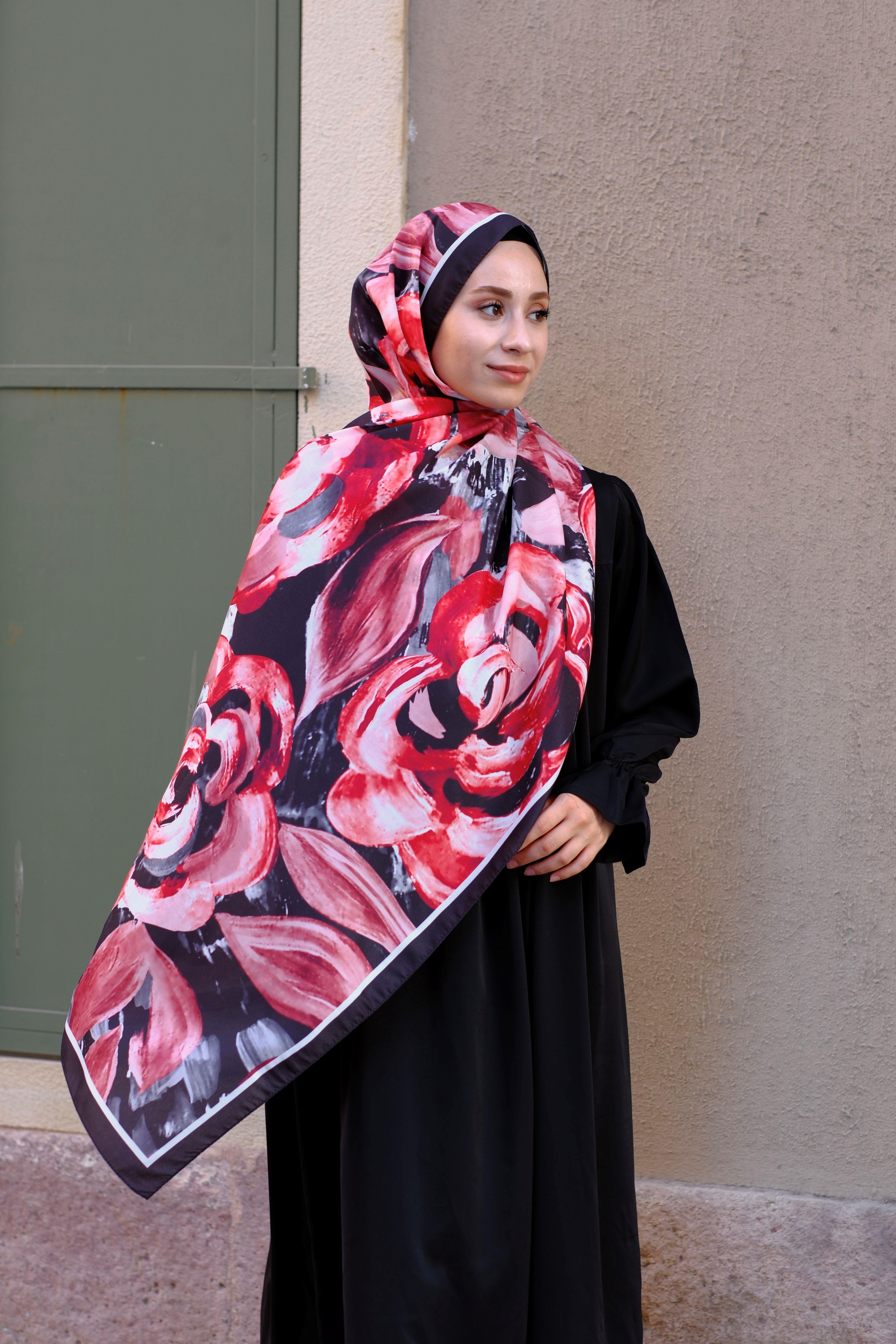 Gül Desenli Şal Siyah