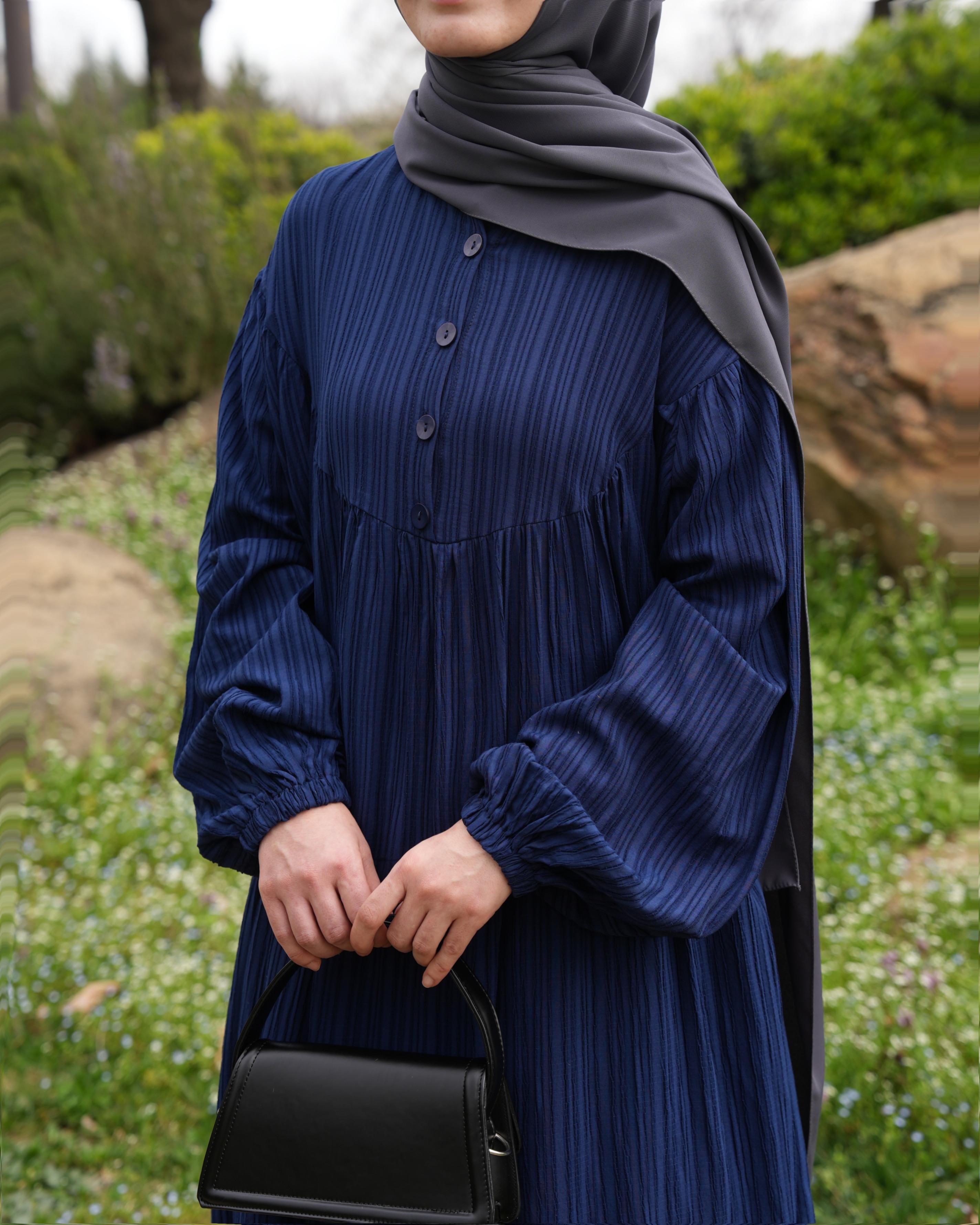 Lina Elbise Lacivert