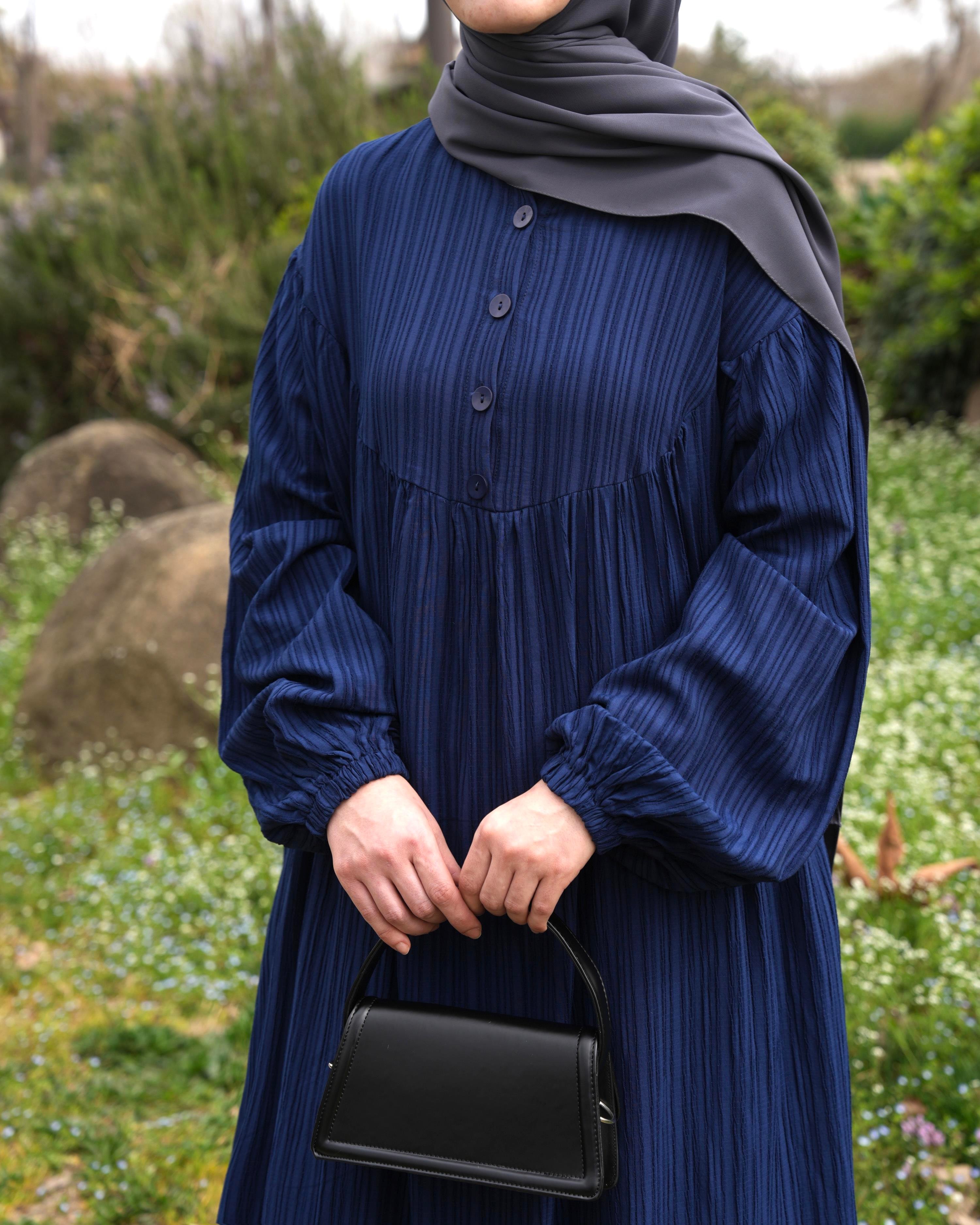 Lina Elbise Lacivert