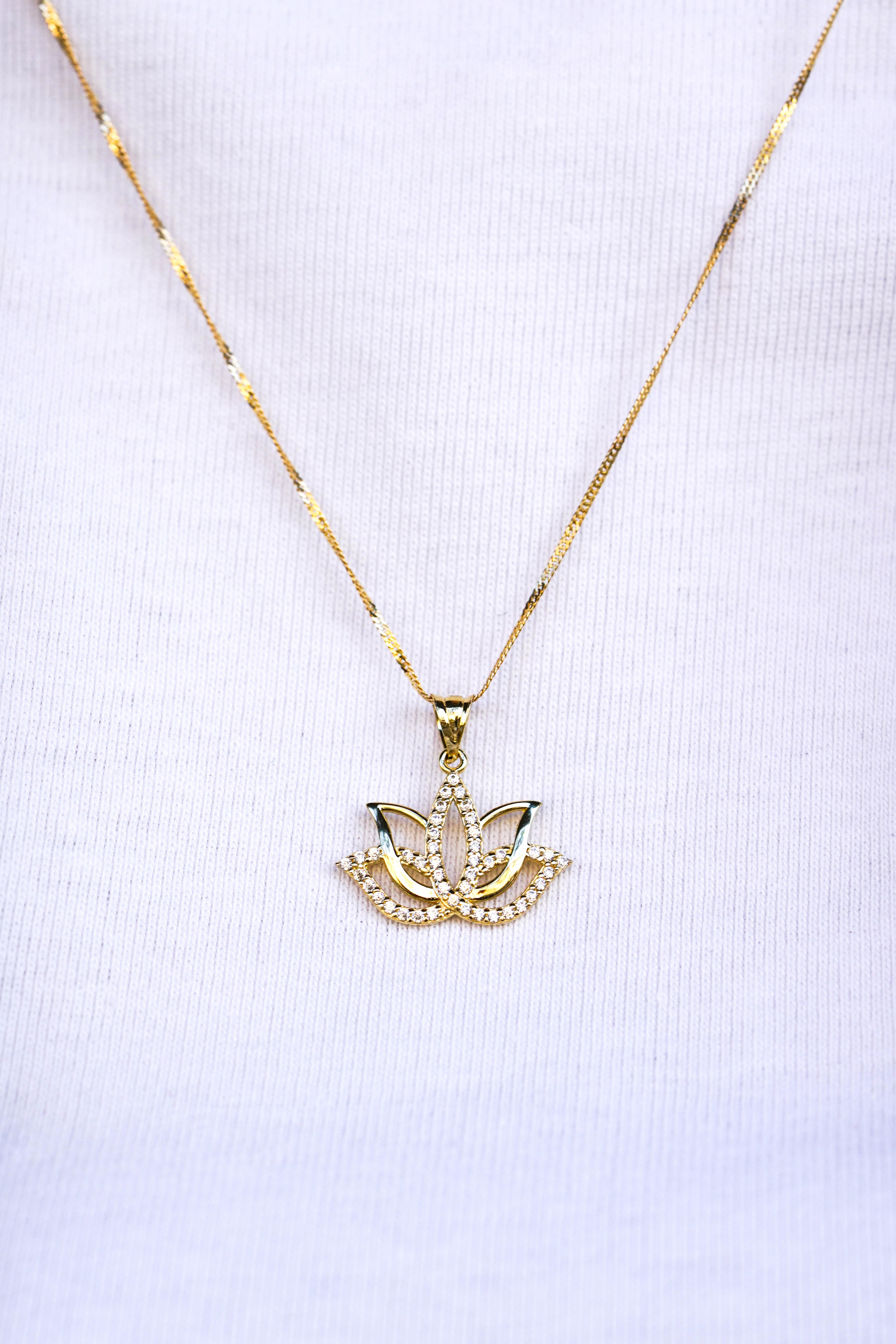 Lotus Kolye