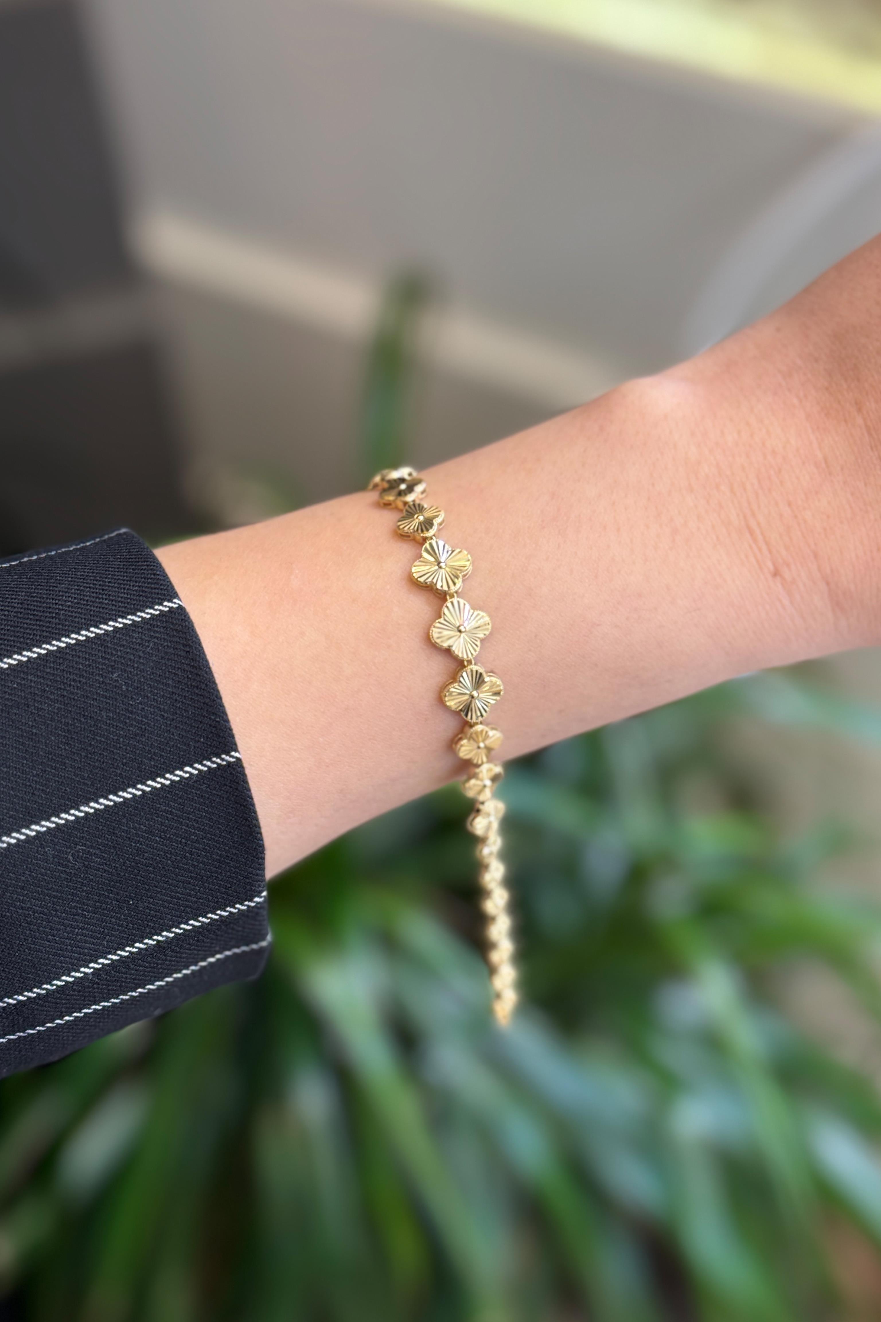 Yonca Motif Gold Bileklik