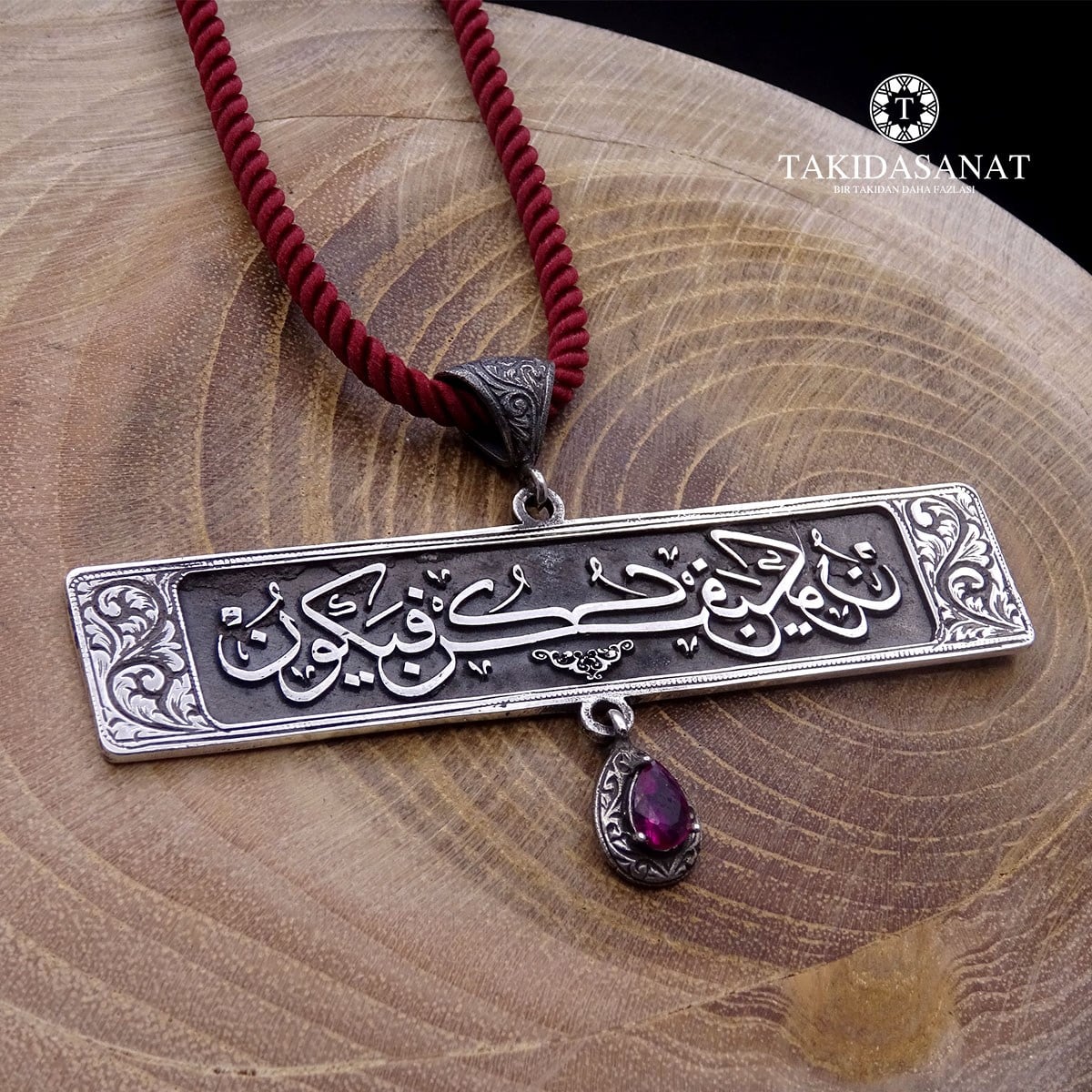 Ol Der ve Olur Yazılı Kalem İşlemeli Gümüş Madalyon