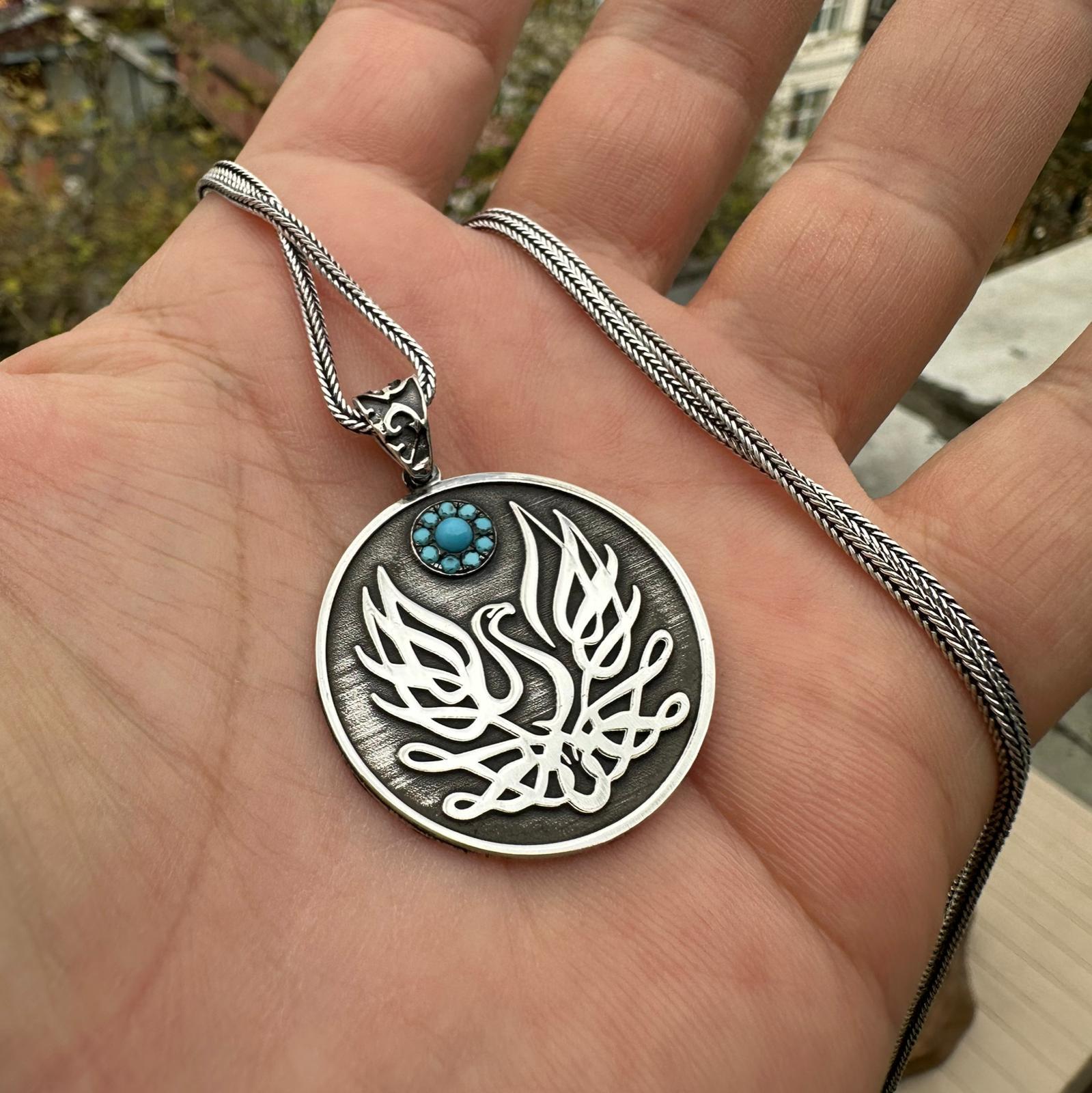 Zümrüdü Anka Kuşu Detaylı Firuze Taşlı Madalyon ve Zincir