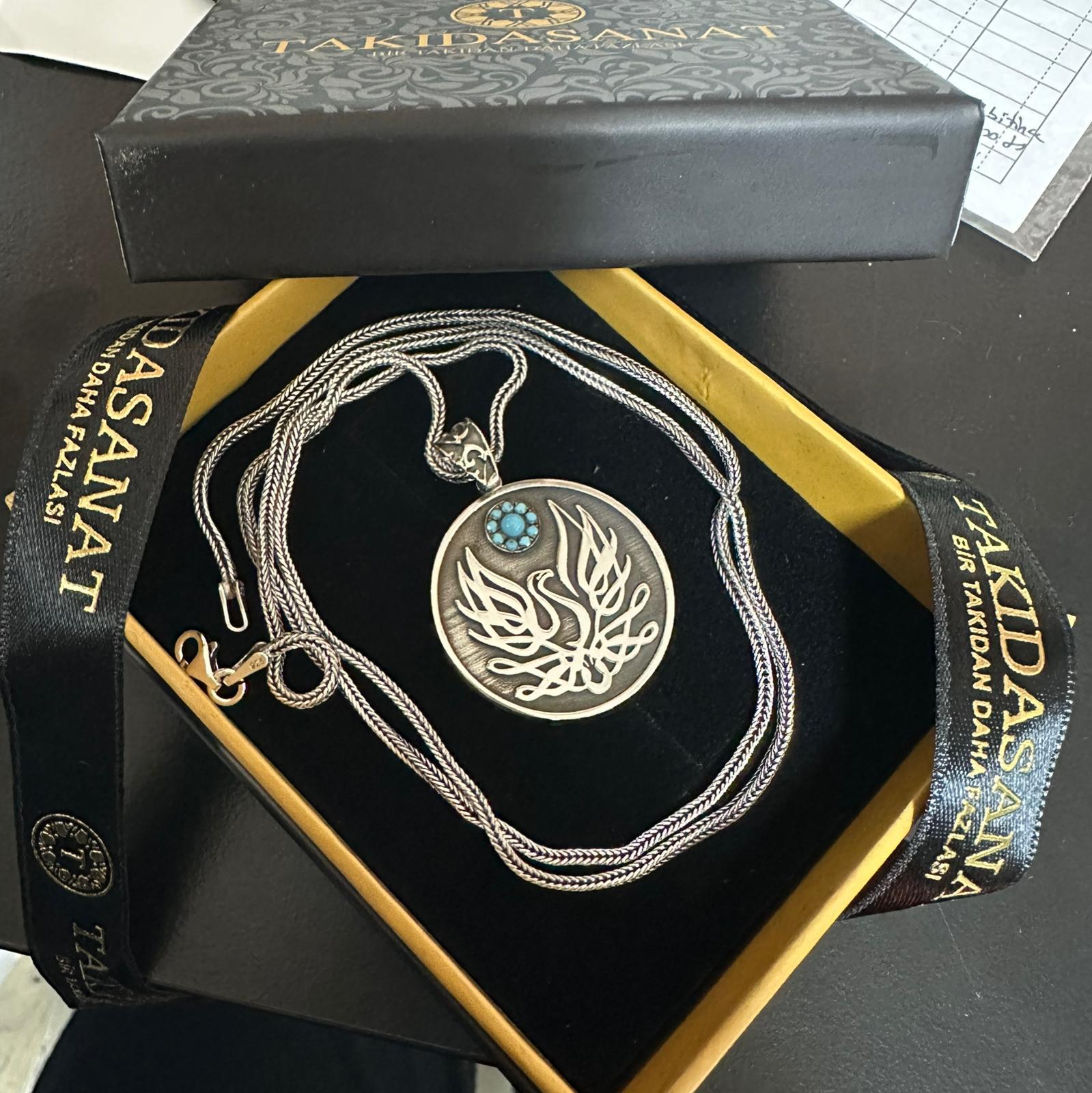 Zümrüdü Anka Kuşu Detaylı Firuze Taşlı Madalyon ve Zincir