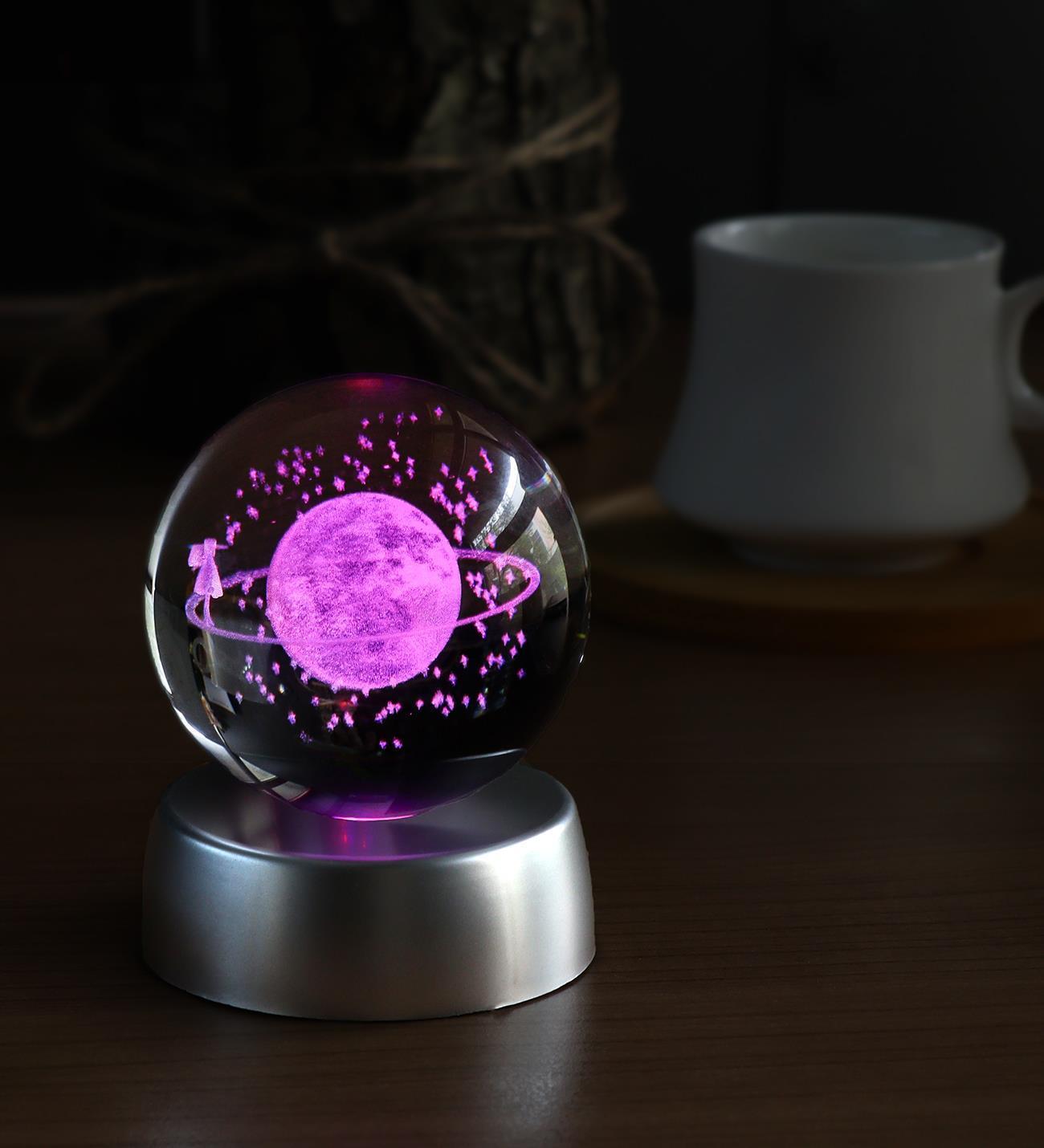 3D Samanyolu Temalı Satürnlü Kız Renk Değiştiren Işıklı Kristal Küre