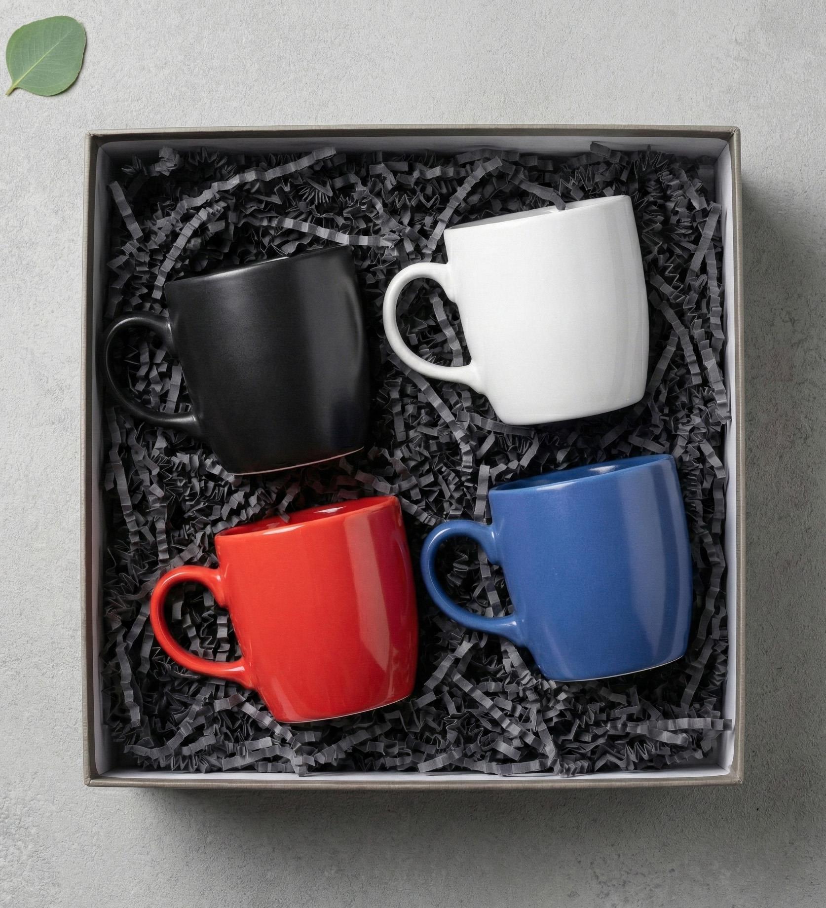 4'lü Renkli Kupa Hediye Seti ( Siyah, Beyaz, Kırmızı ve Mavi Kupa )