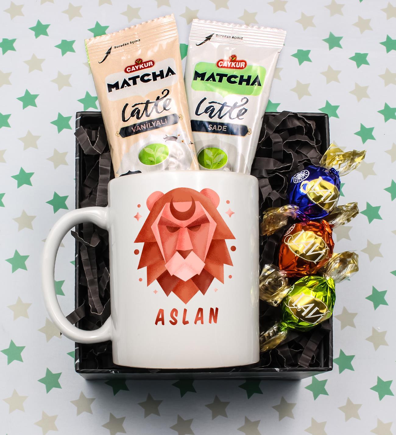 Aslan Burcu Tasarım Kupa & 3'lü Lavi Çikolata & 2'li Çaykur Matcha Detokslu Latte Hediye Seti