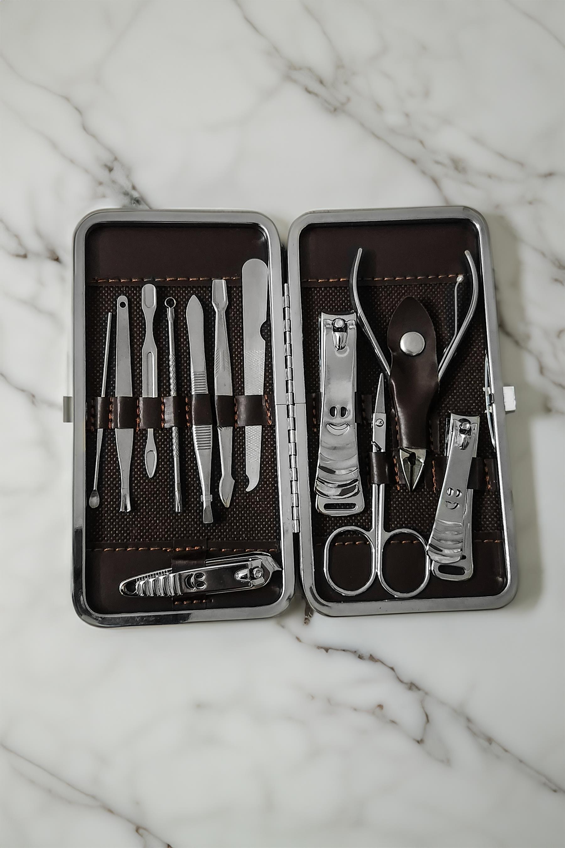 Çantalı Profesyonel 13 Parça Paslanmaz Çelik Manikür ve Pedikür Seti - Seyahat Dostu Tasarım