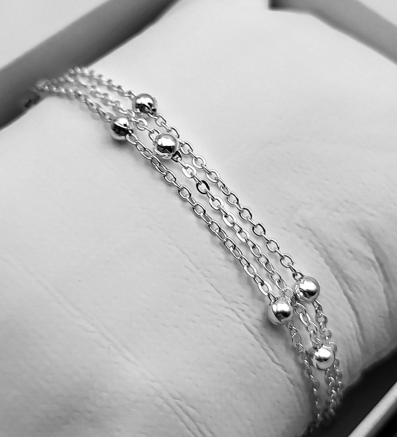 Gümüş Renk Taşlı Kadın Kol Saati & Gümüş Renk Bileklik Hediye Seti