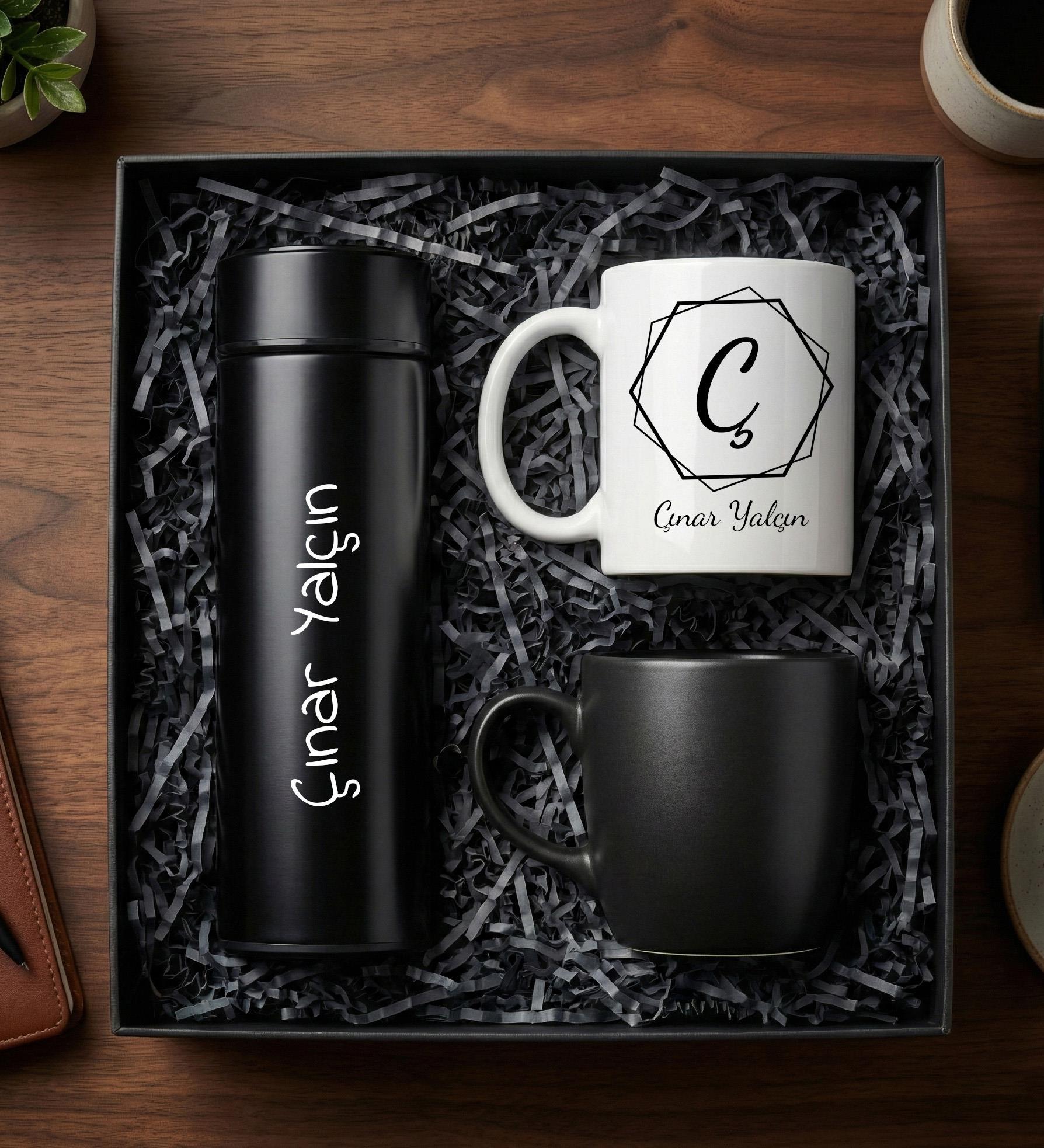 Kişiye Özel Dereceli Siyah Termos & Kişiye Özel Beyaz Kupa & Siyah Kupa Hediye Seti