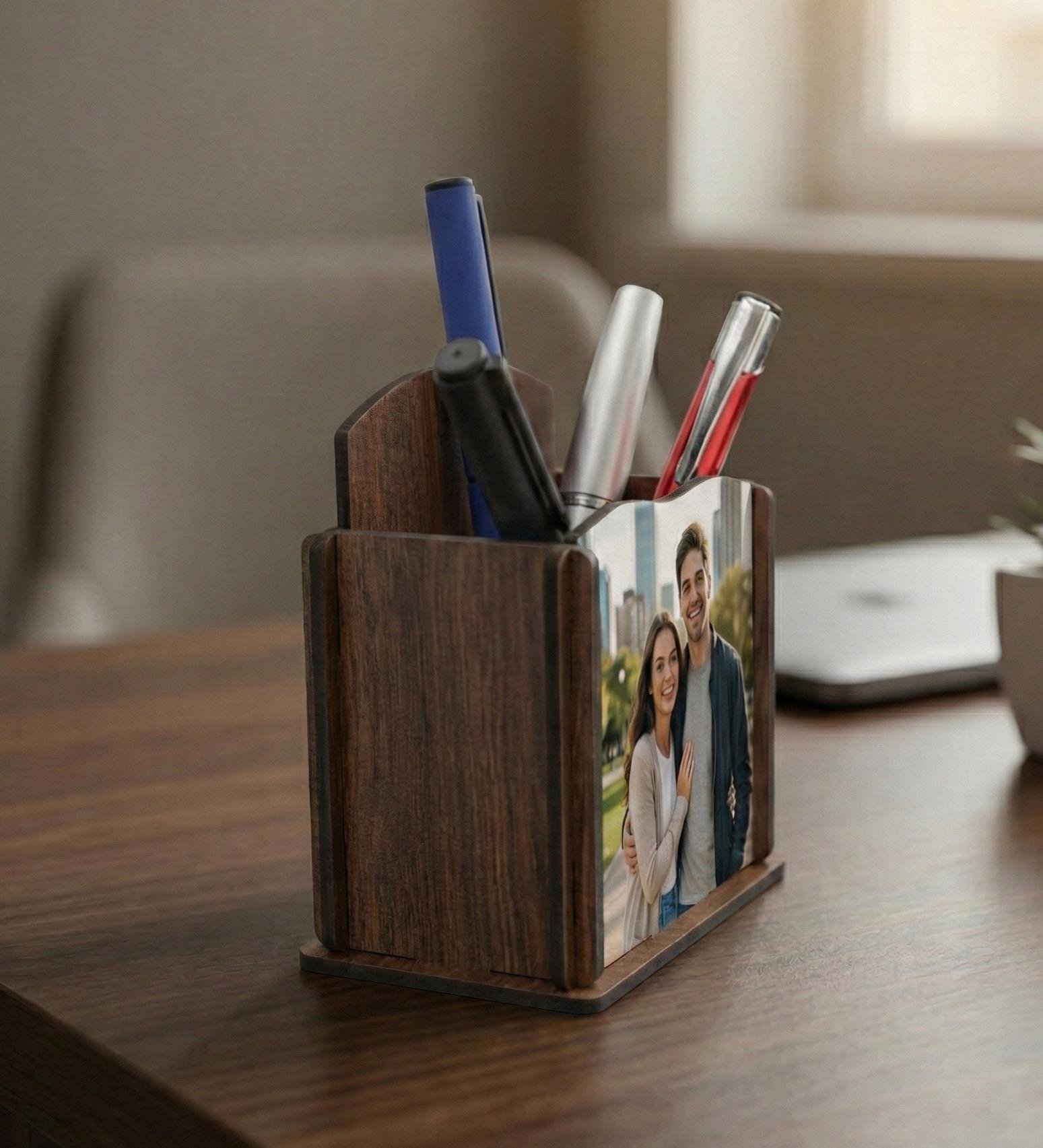 Kişiye Özel Fotoğraf Baskılı Baskılı Ahşap Masaüstü Kalemlik  Kişiselleştirilebilir Ofis Hediyesi Masaüstü Kalemlik