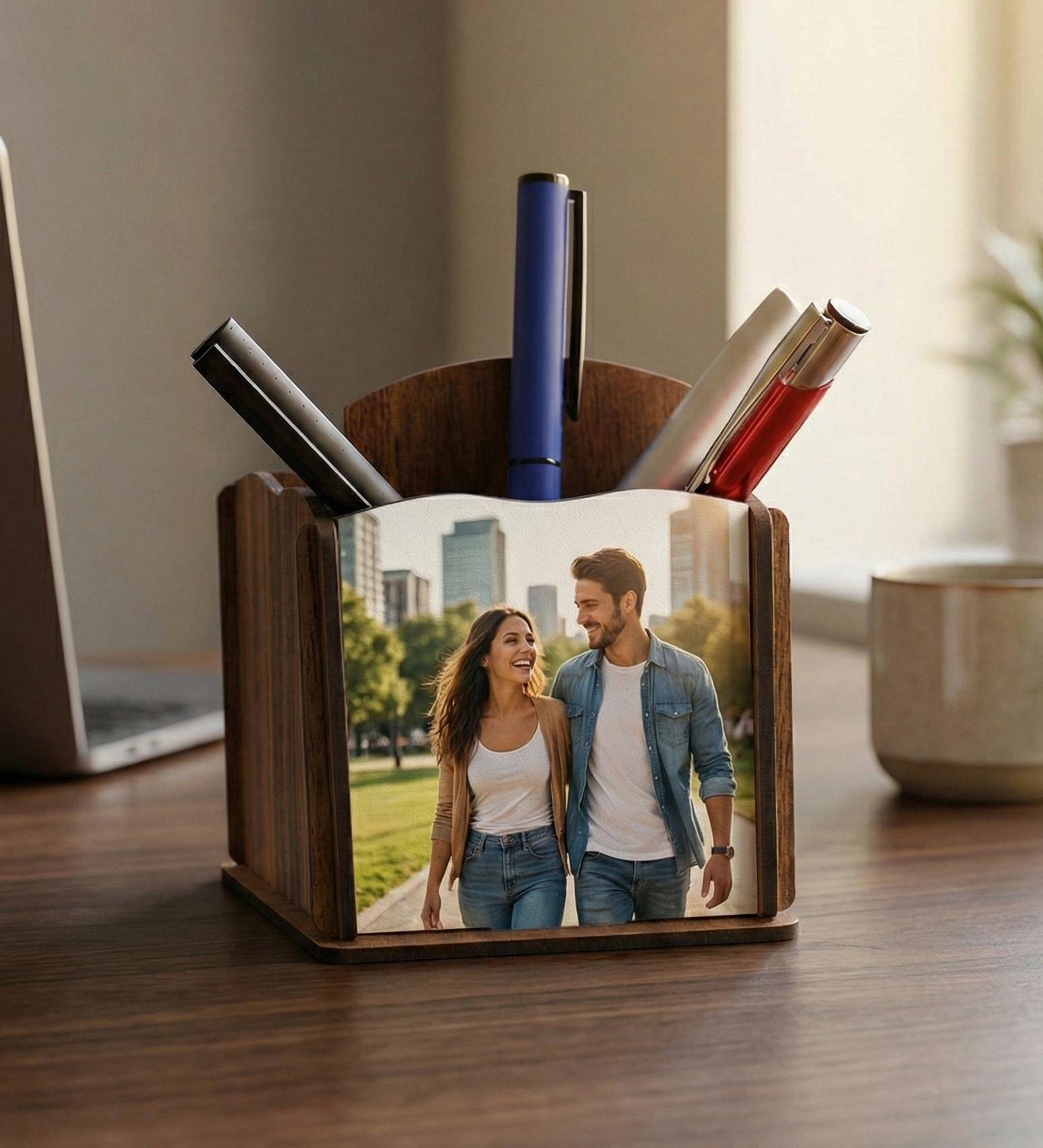 Kişiye Özel Fotoğraf Baskılı Baskılı Ahşap Masaüstü Kalemlik  Kişiselleştirilebilir Ofis Hediyesi Masaüstü Kalemlik