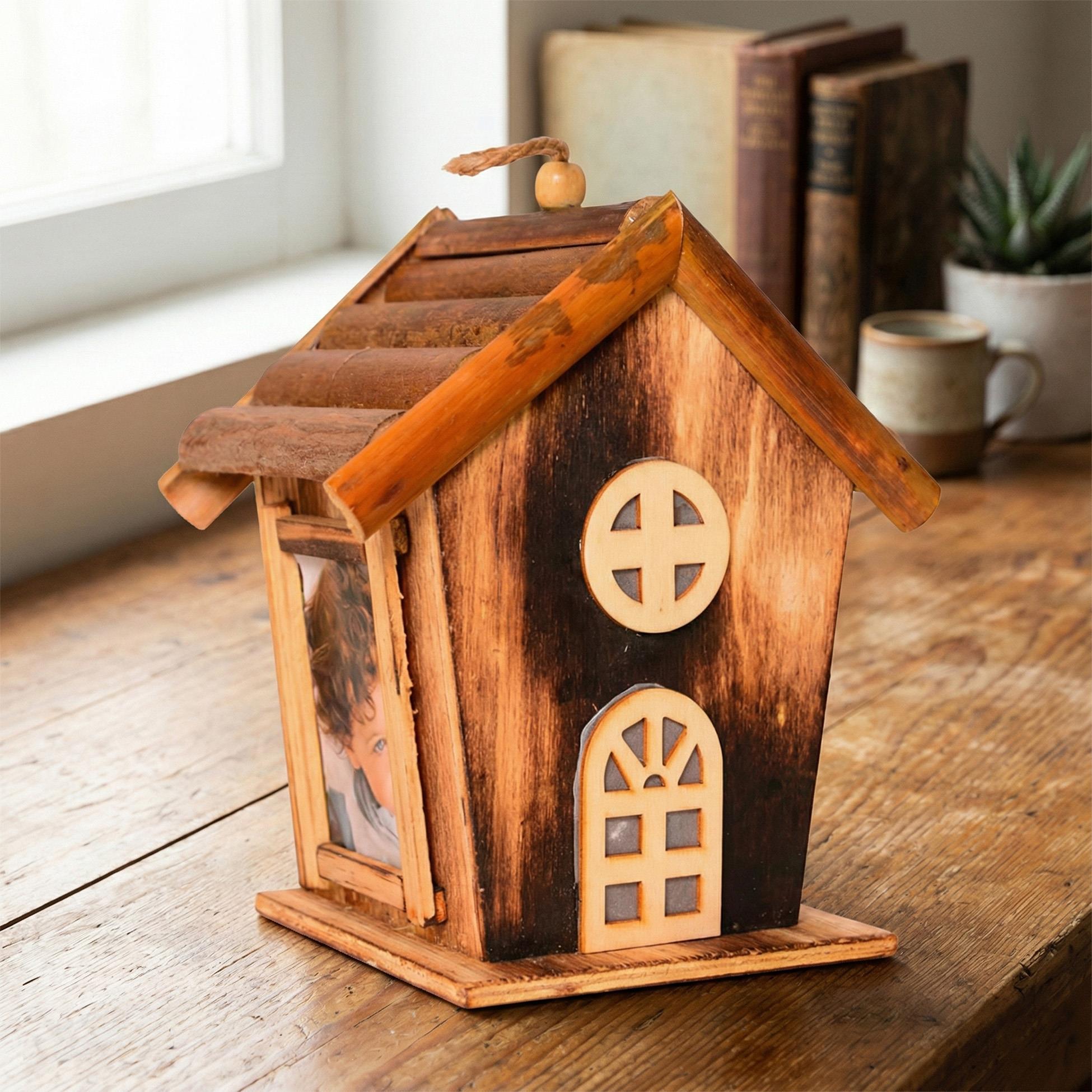 Kişiye Özel Fotoğraflı El Yapımı Ev Figürlü Bambu Fotoğraf Çerçevesi