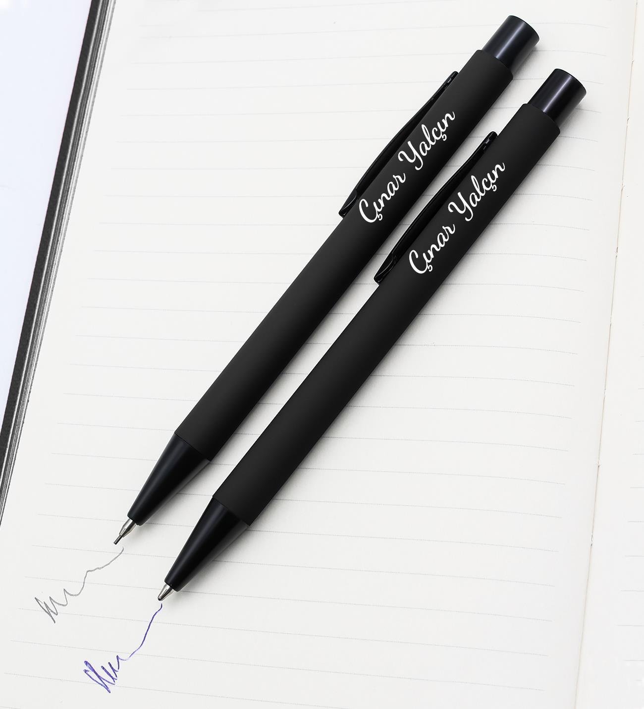 Kişiye Özel Kutulu 2'li Siyah Kalem Seti ( Versatil Uçlu Kalem & Tükenmez Kalem )