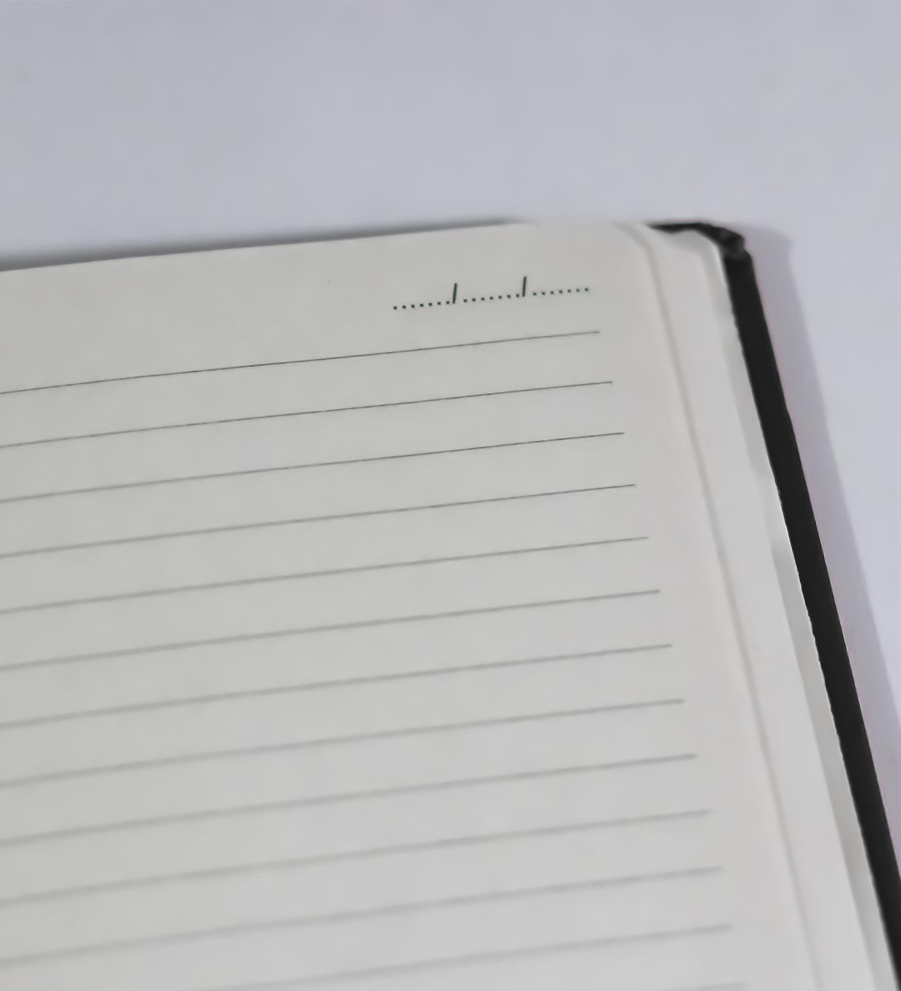 Kişiye Özel Siyah Renk Kapaklı Lastikli Çizgili Defter, Not Defteri