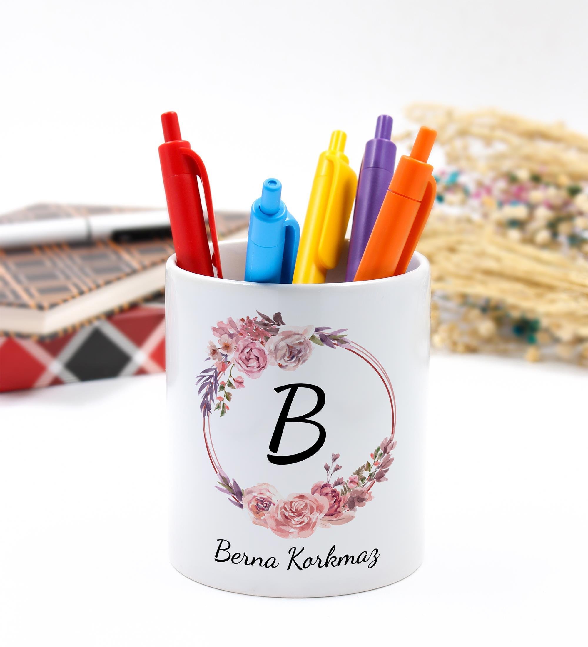 Kişiye Özel Tasarımlı Çiçek Çelenkli Porselen Masaüstü Kalemlik 9,5cm