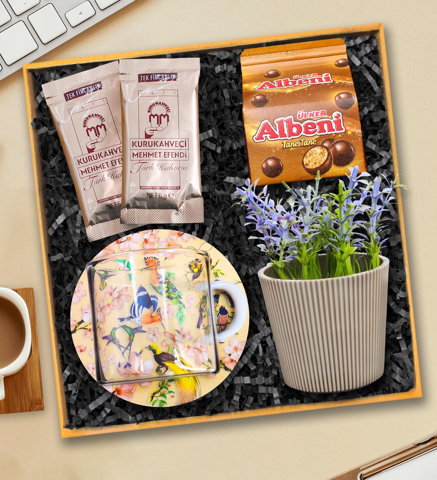 Kuş Desen Altlıklı Cam Fincan & Yapay Çiçek & Albeni & 2'li Kahve Hediye Seti