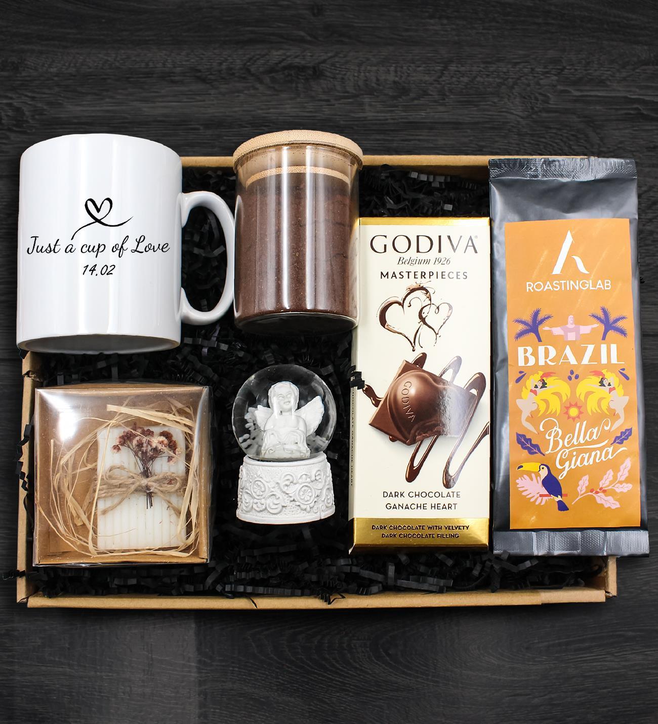 Sevgililer Gününe Özel Love Kupa & Cam Kavanoz Kahve & Mini Kar Küresi & Godiva & Filtre Kahve & Sabun Hediye Seti