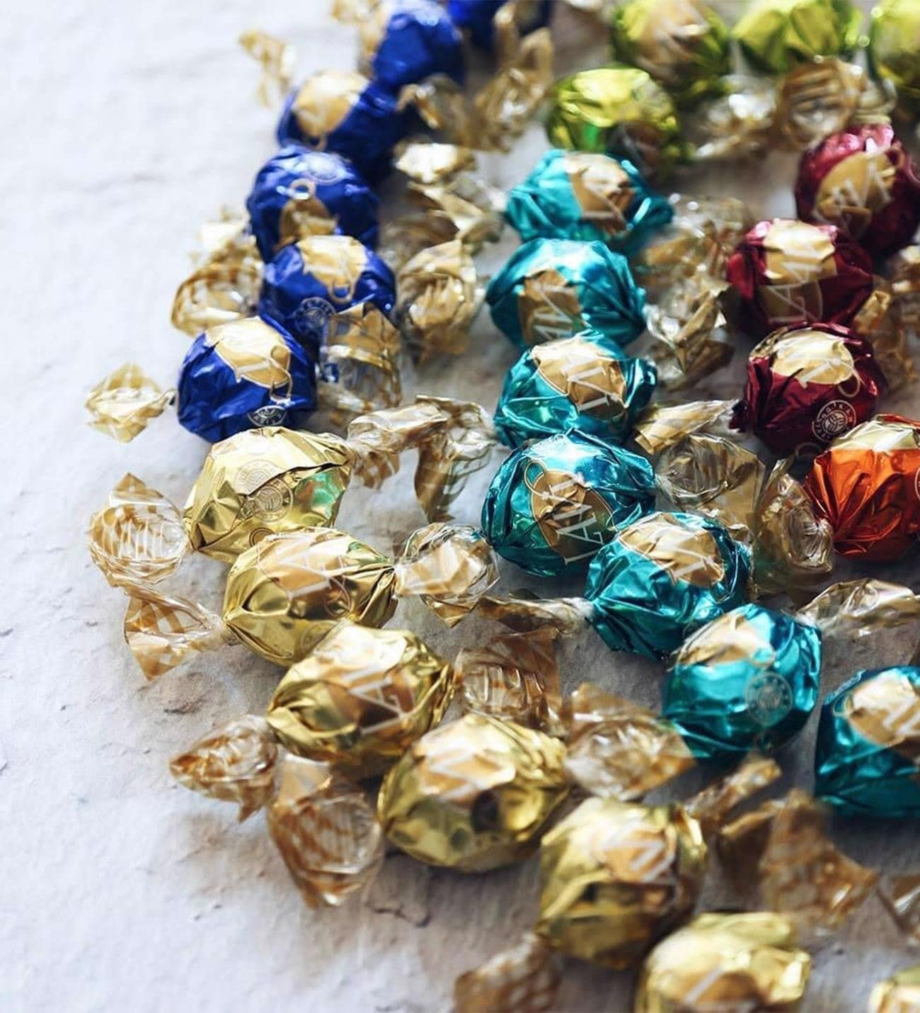 Terazi Burcu Tasarım Kupa & 3'lü Lavi Çikolata & 2'li Çaykur Matcha Detokslu Latte Hediye Seti