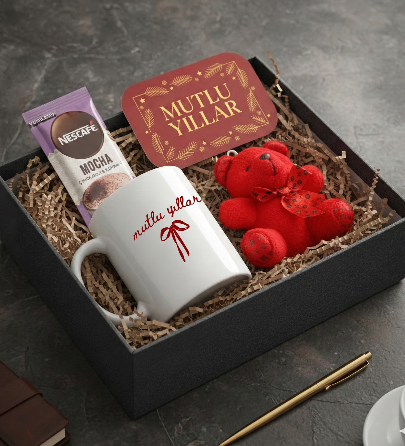 Yılbaşına Özel Mutlu Yıllar Kupa & Peluş Ayıcık Anahtarlık & Mutlu Yıllar Magnet & Mocha Hediye Seti