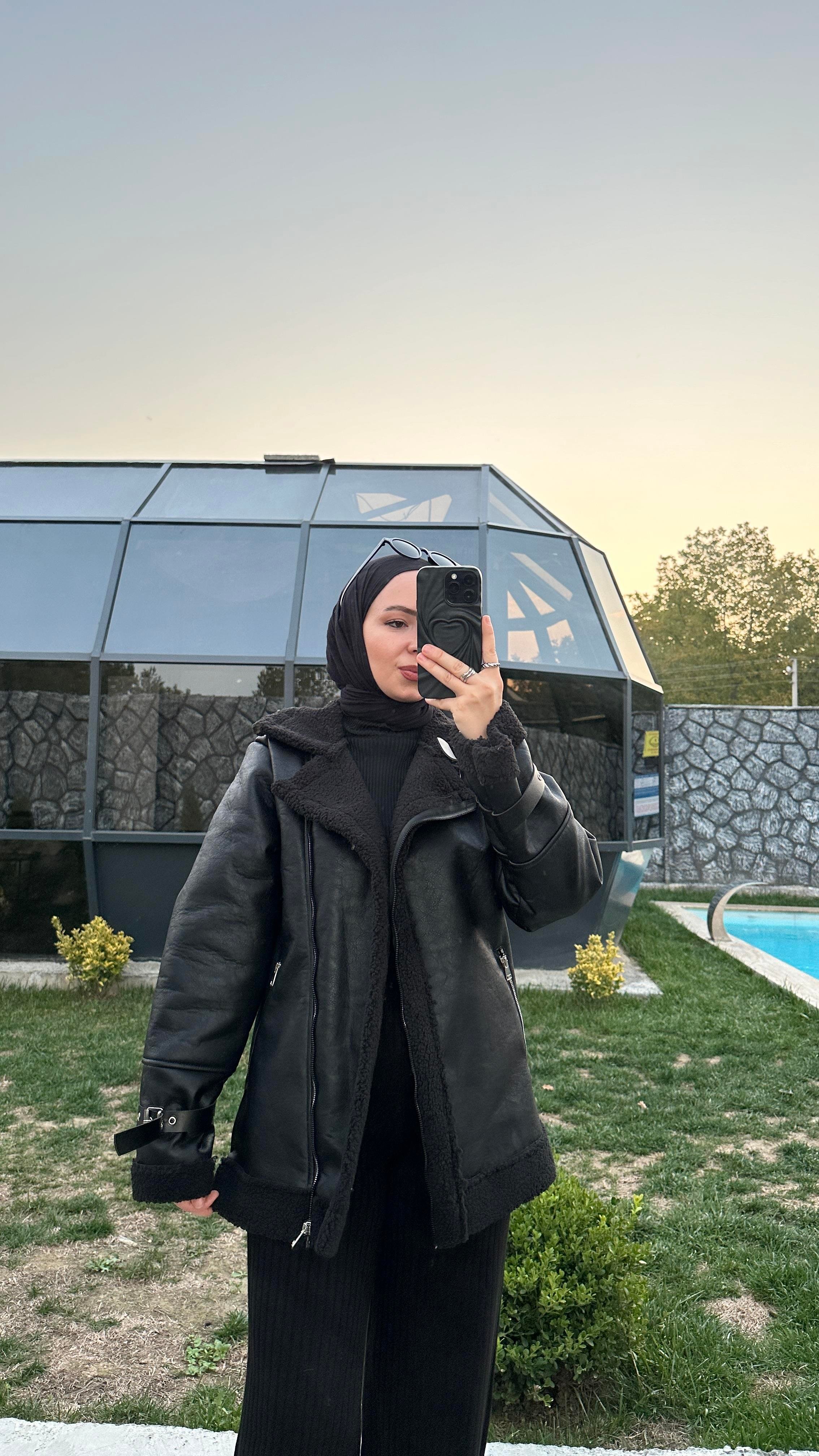 Arves Kol Tokalı Siyah Deri Mont
