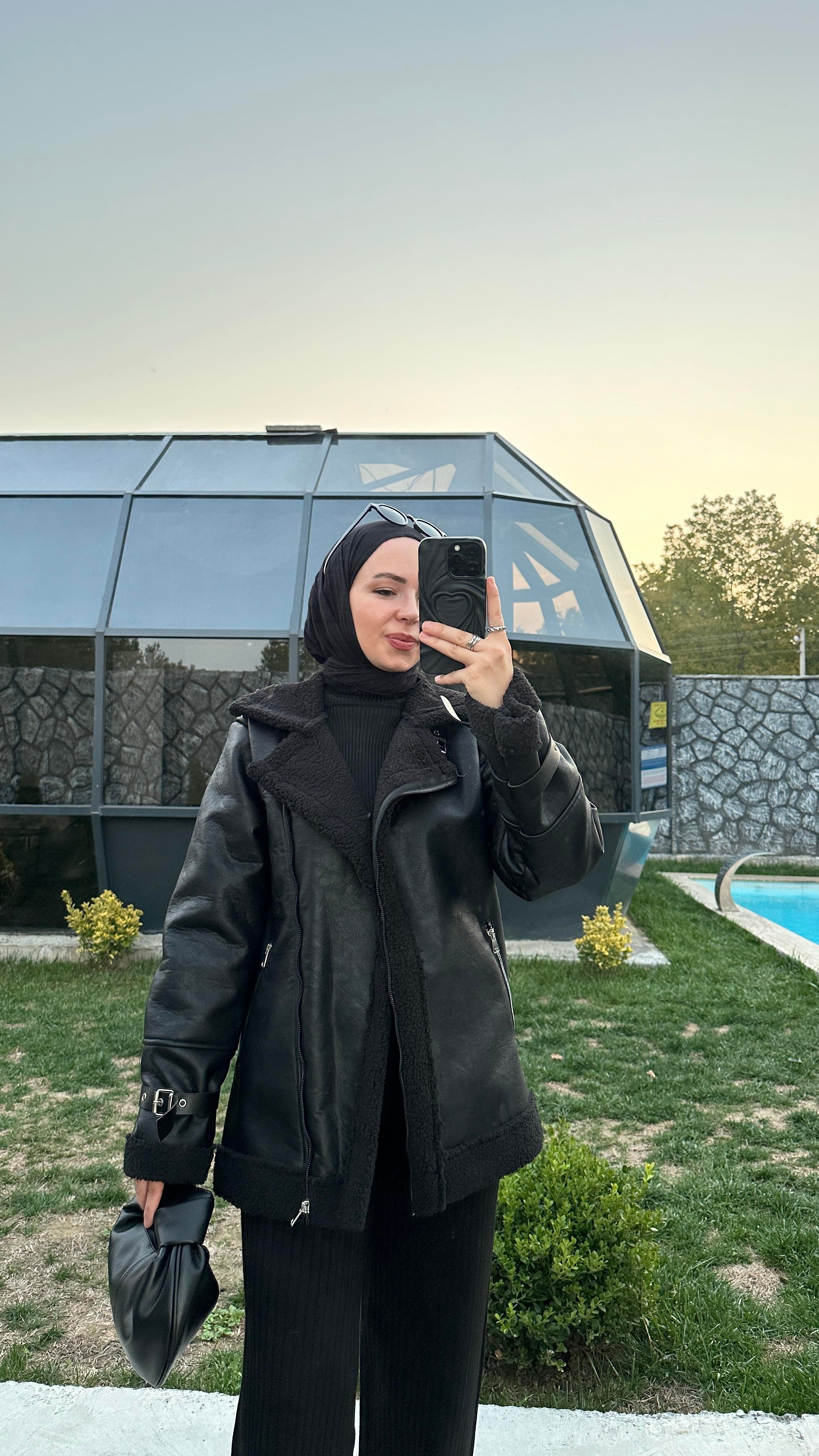 Arves Kol Tokalı Siyah Deri Mont