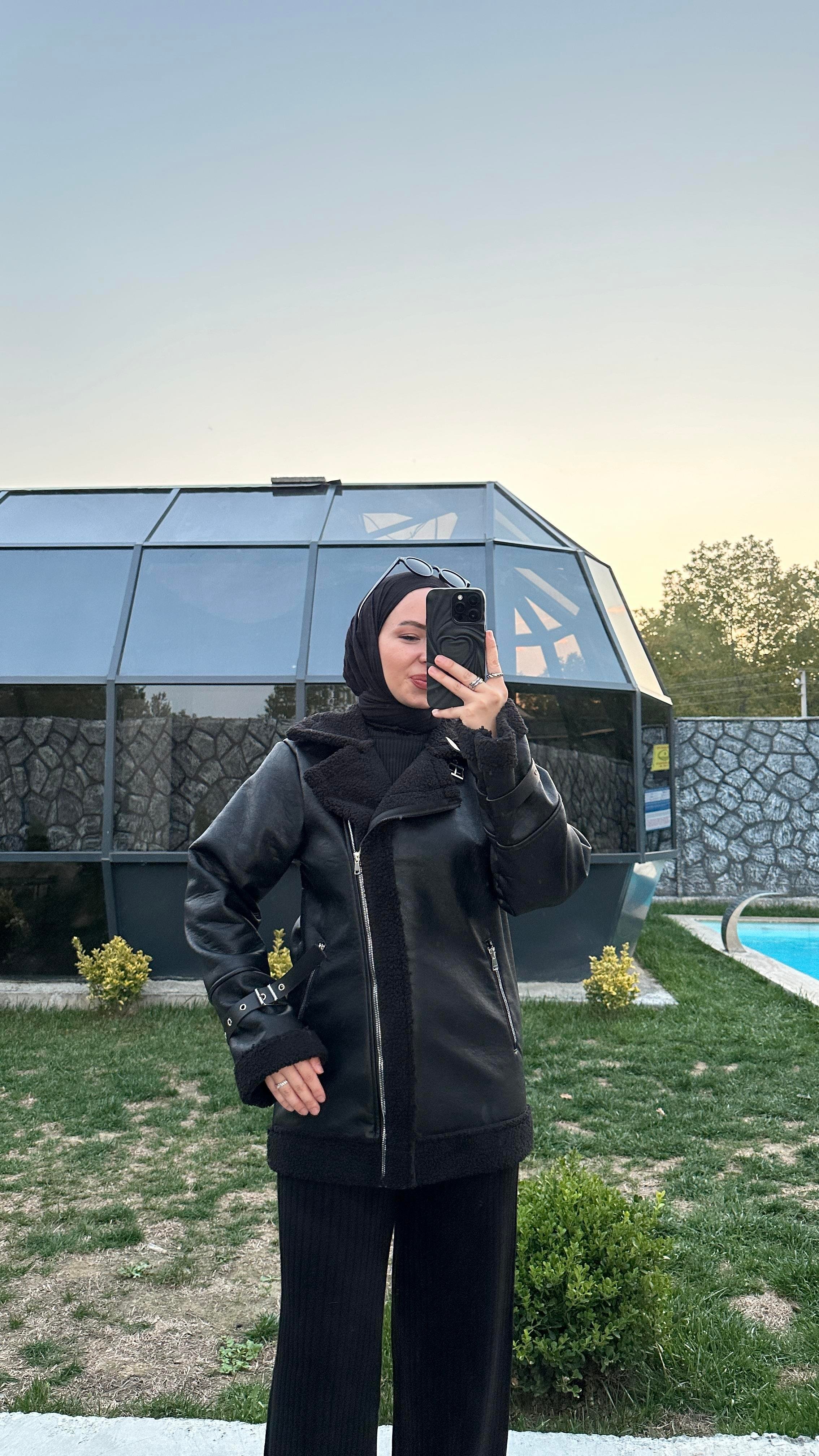Arves Kol Tokalı Siyah Deri Mont