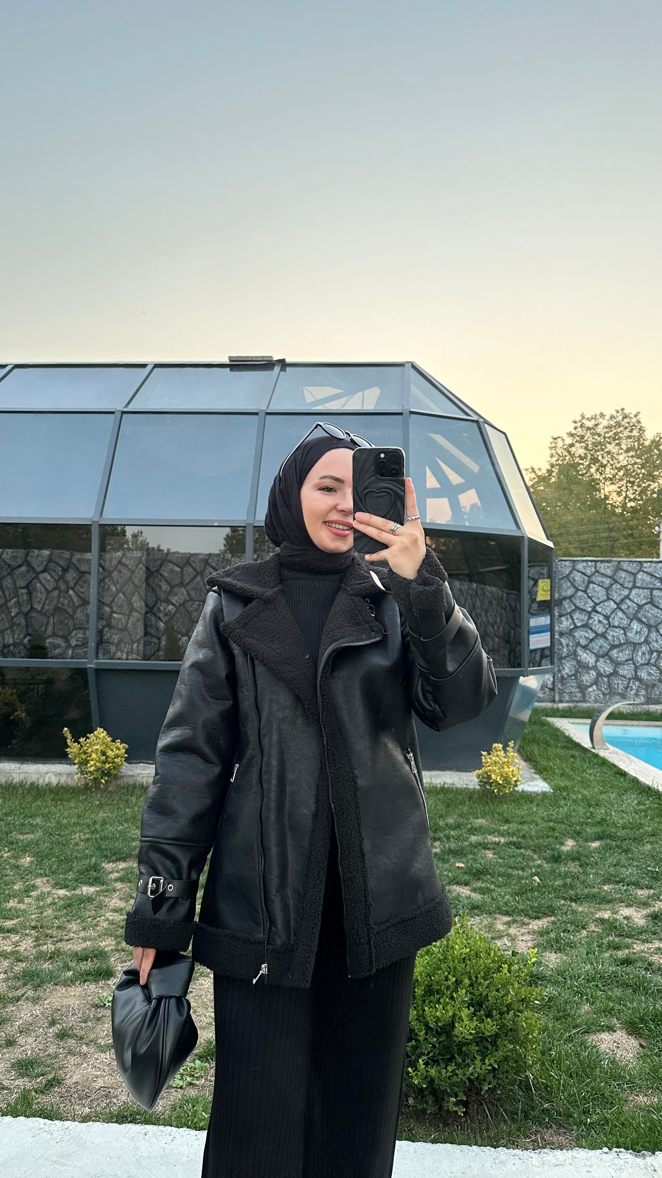 Arves Kol Tokalı Siyah Deri Mont