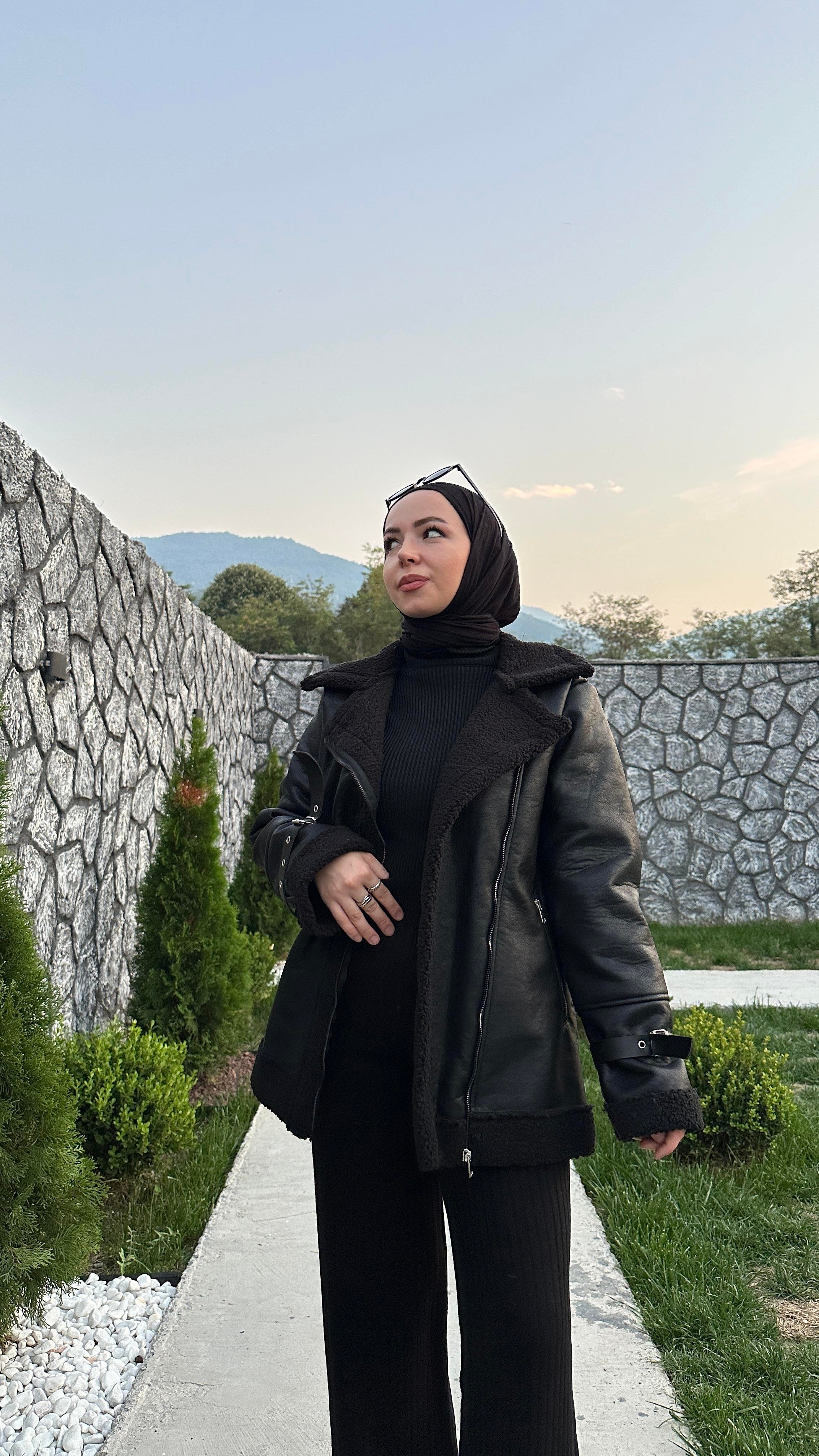 Arves Kol Tokalı Siyah Deri Mont