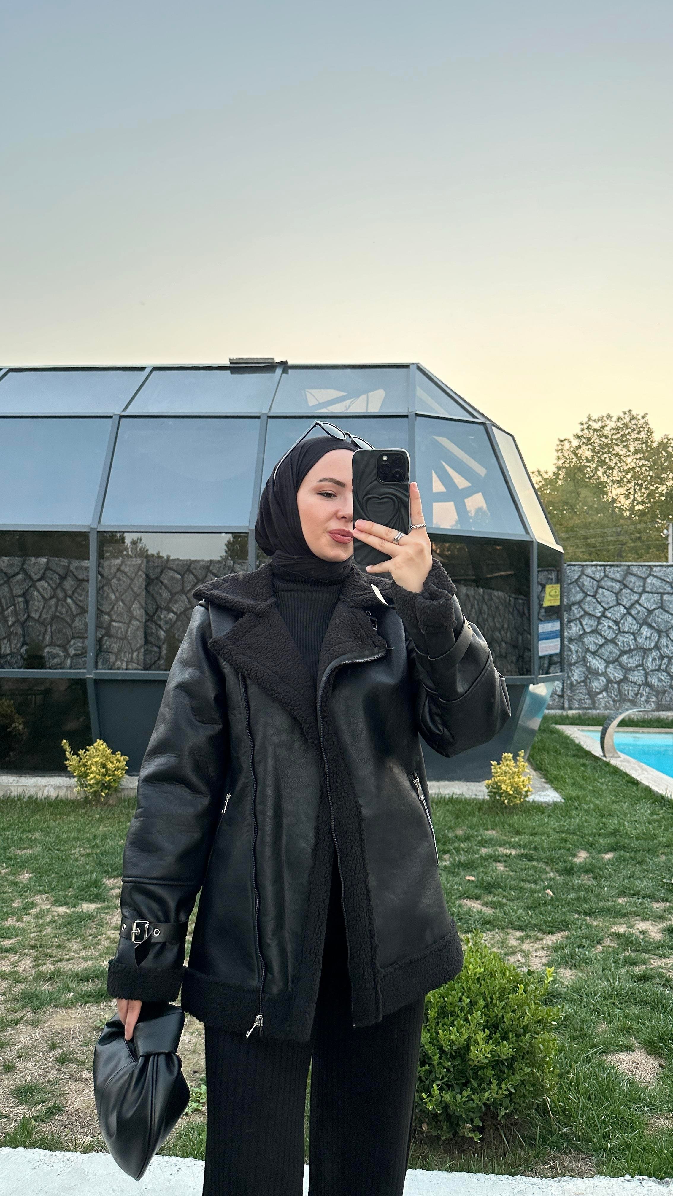 Arves Kol Tokalı Siyah Deri Mont