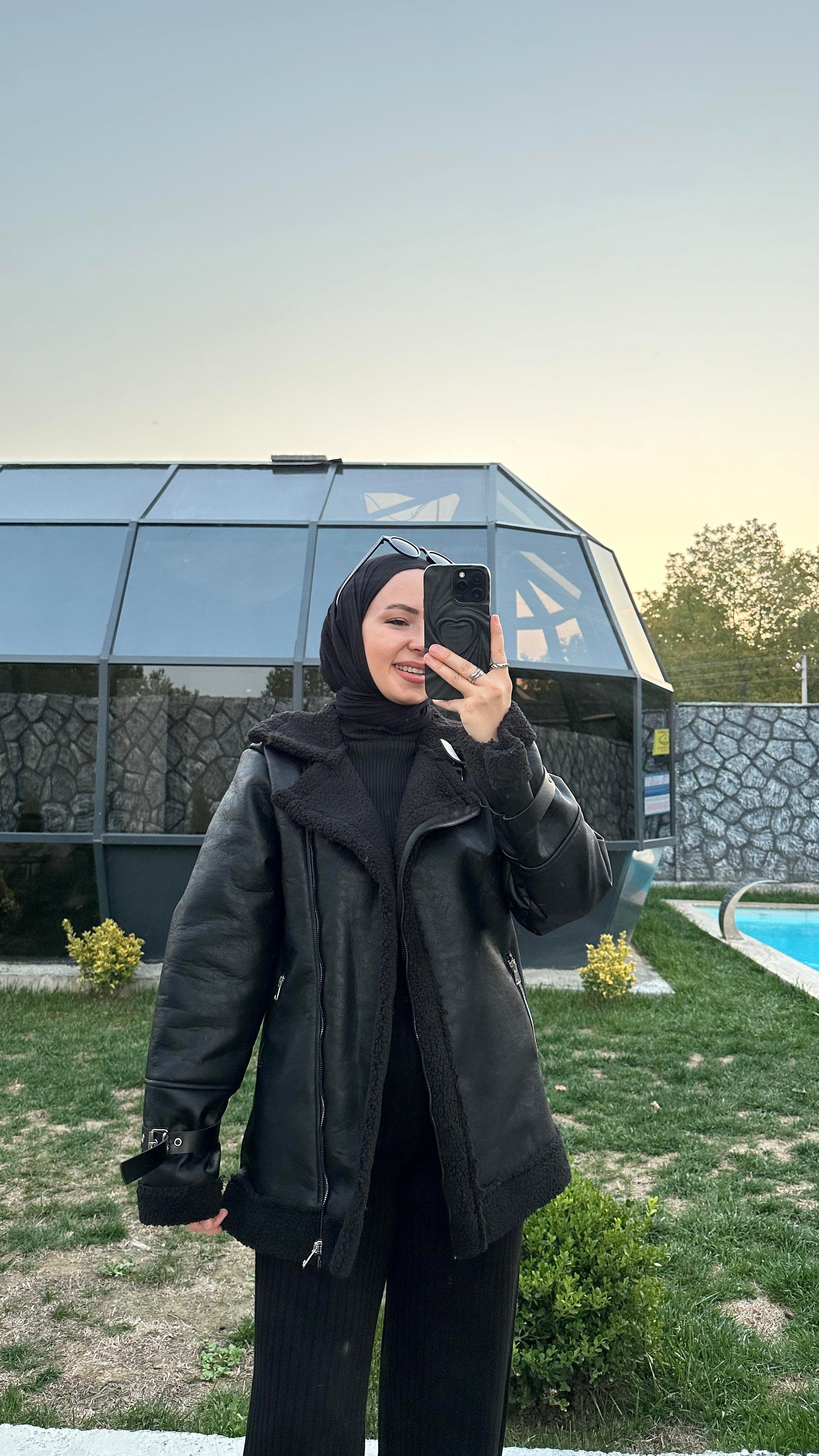 Arves Kol Tokalı Siyah Deri Mont
