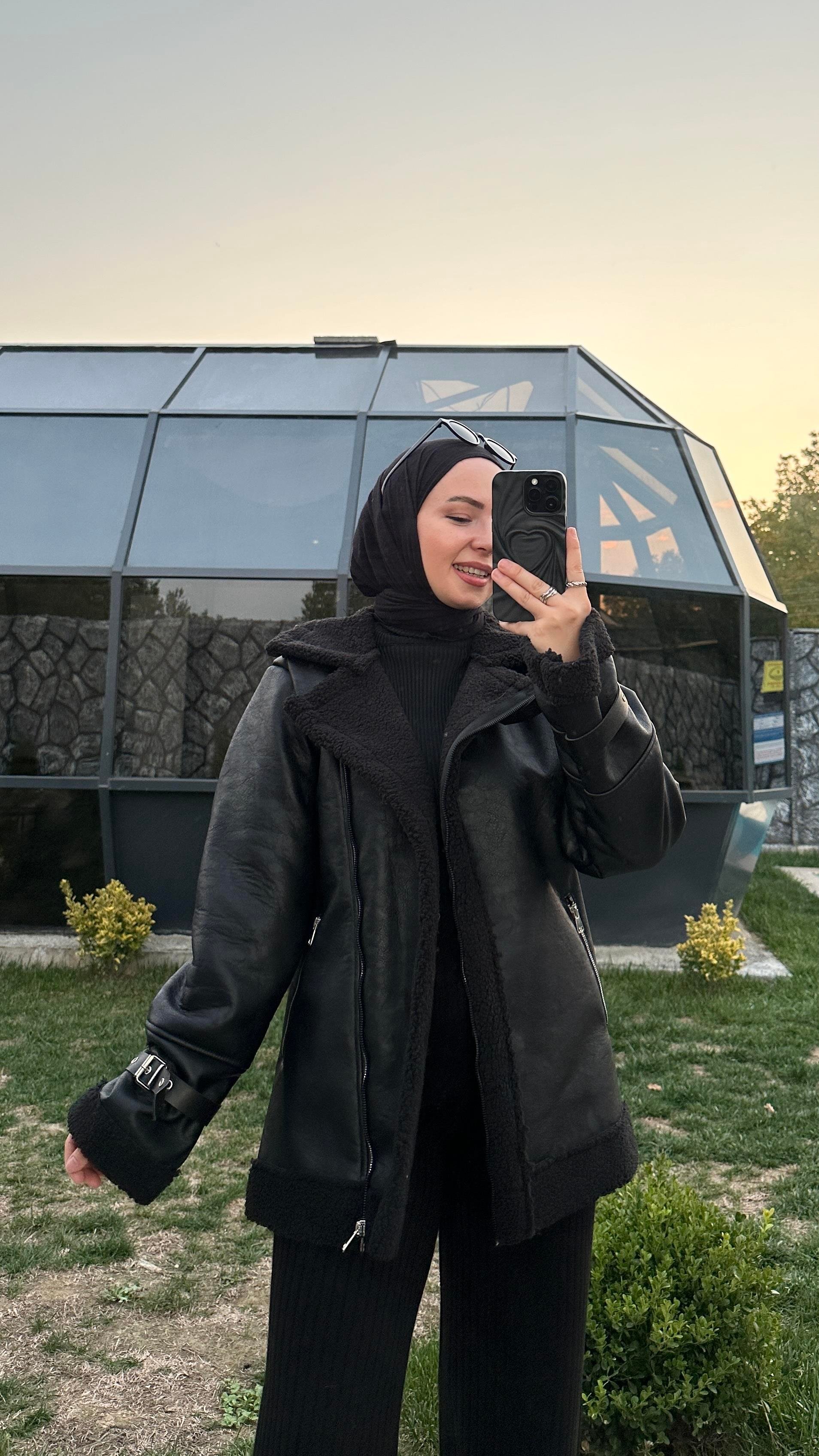 Arves Kol Tokalı Siyah Deri Mont