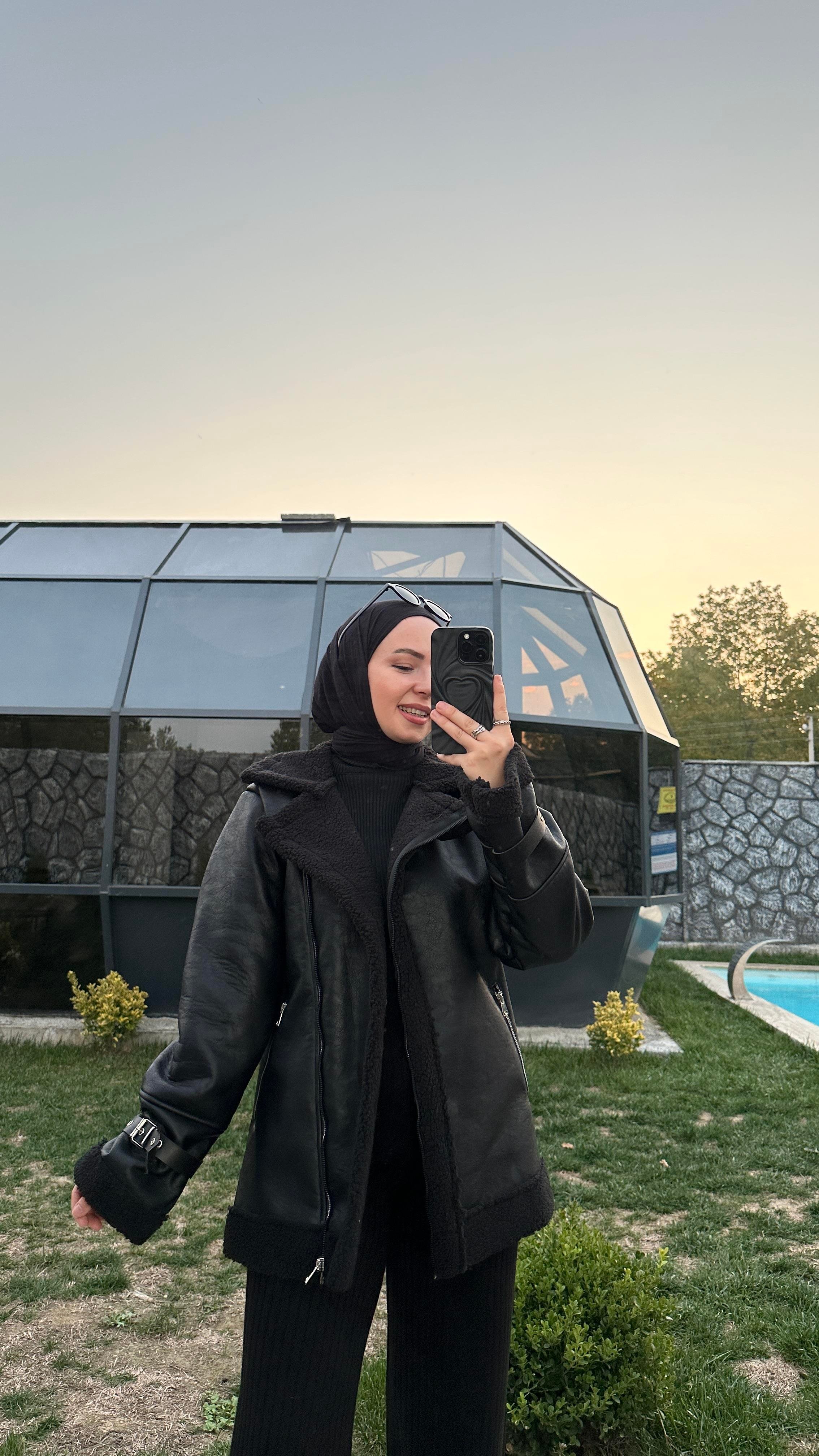 Arves Kol Tokalı Siyah Deri Mont
