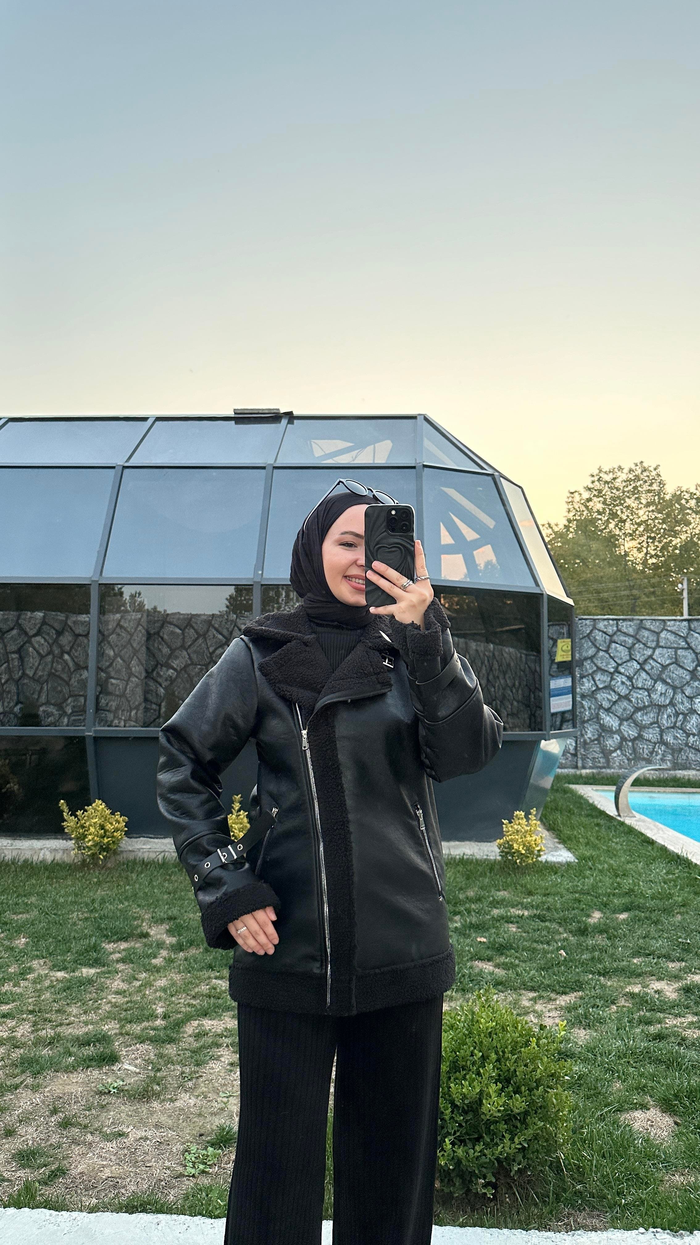 Arves Kol Tokalı Siyah Deri Mont