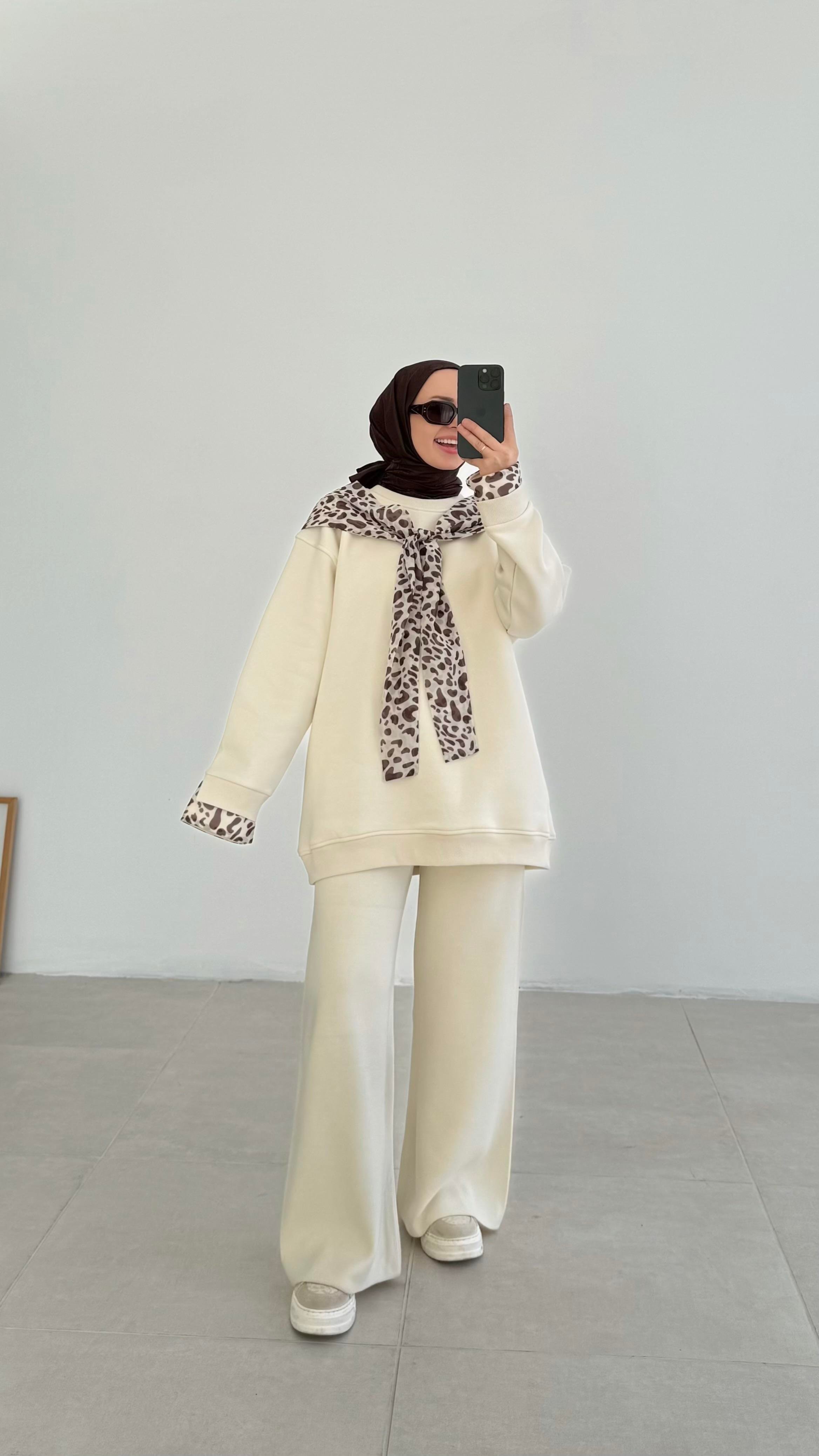 Aser Leopar Fularlı Bej Tunik