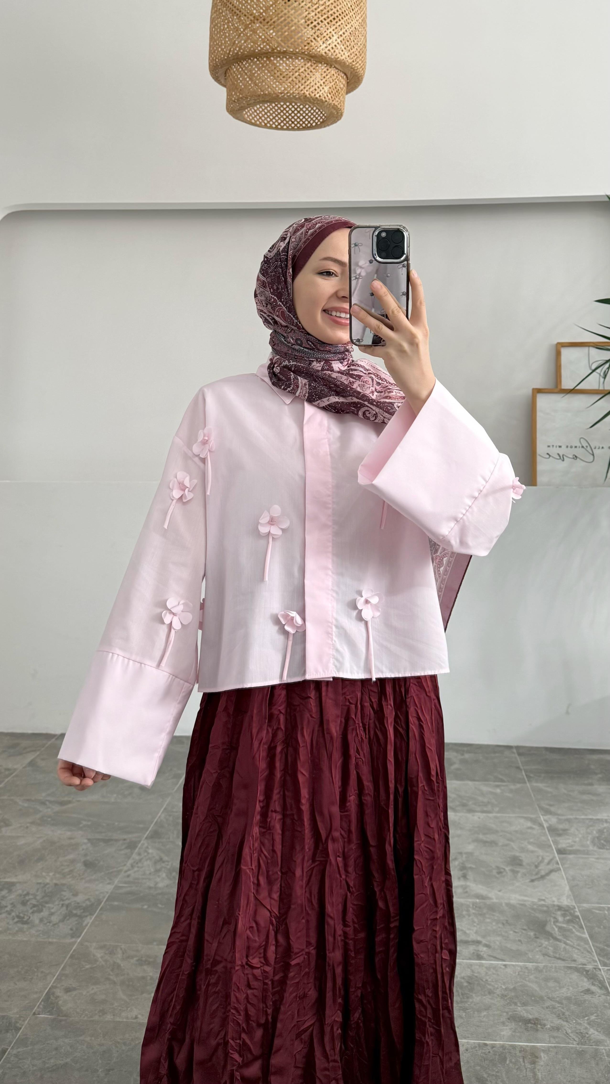 Bahar Çiçekli Pembe Gömlek