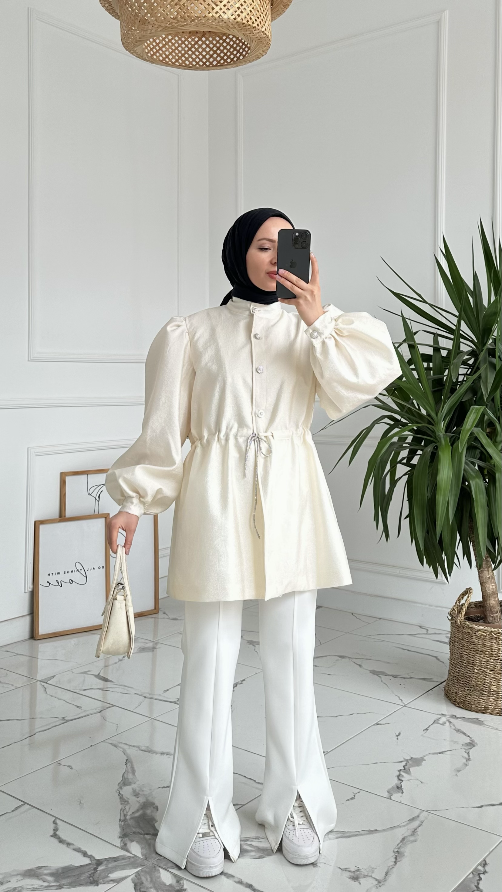Britney Taş Düğmeli Krem Premium Kap