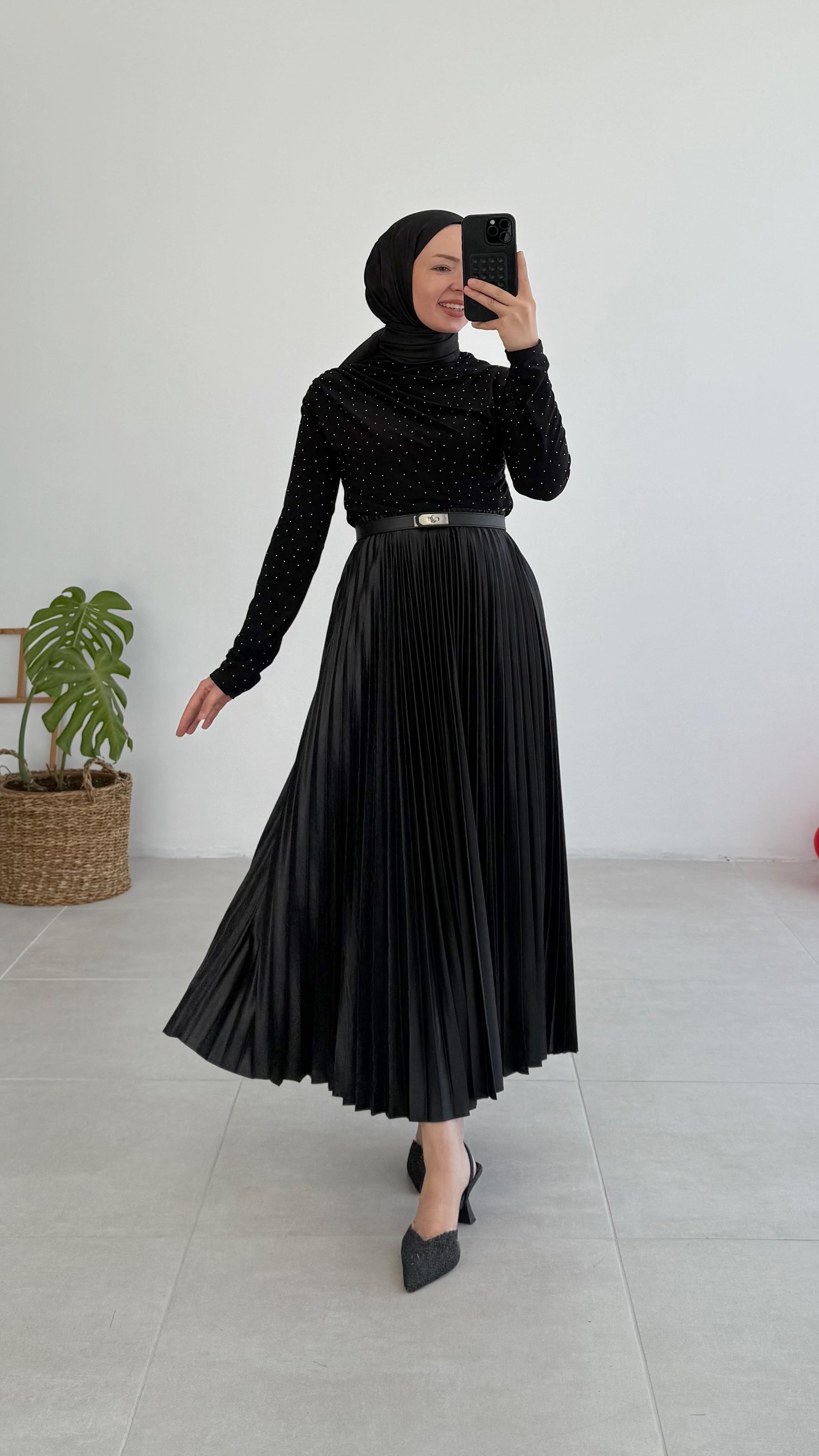 Diana Siyah Piliseli Etek